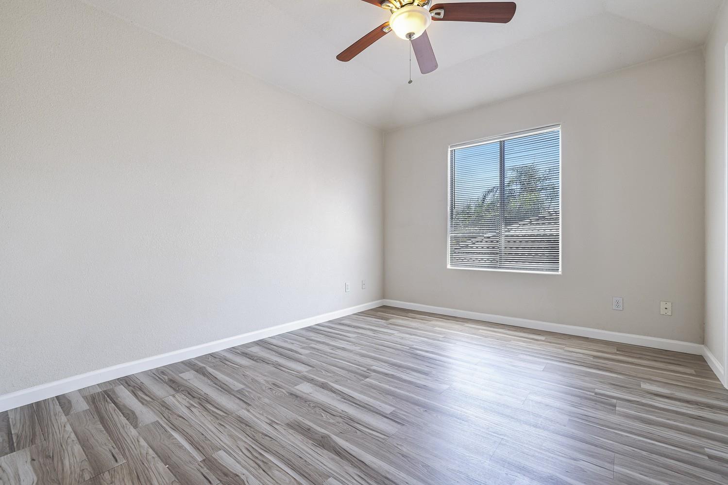 2037 E Lester Ave, Fresno, CA 93720