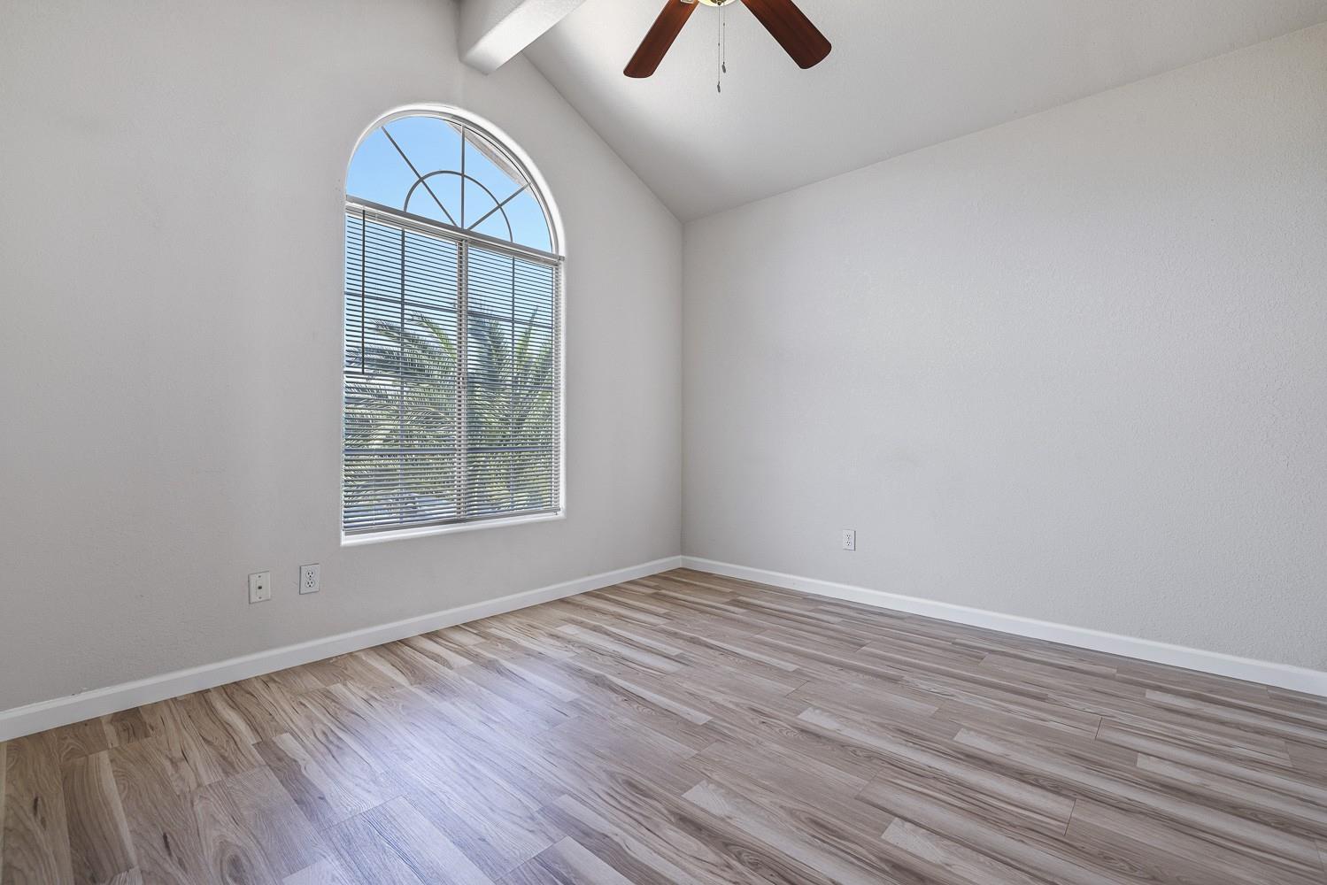 2037 E Lester Ave, Fresno, CA 93720