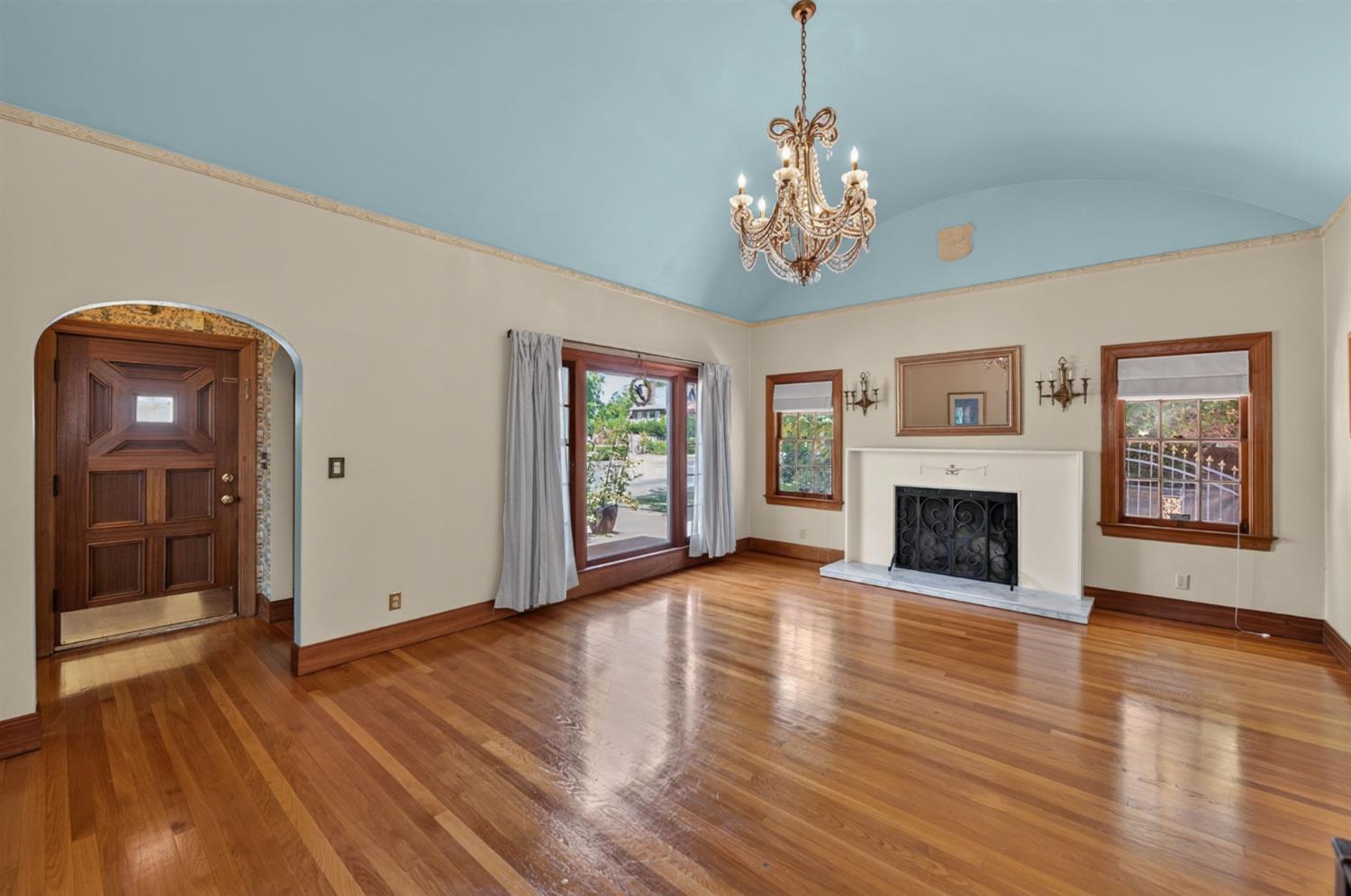 536 E Clinton Ave, Fresno, CA 93704