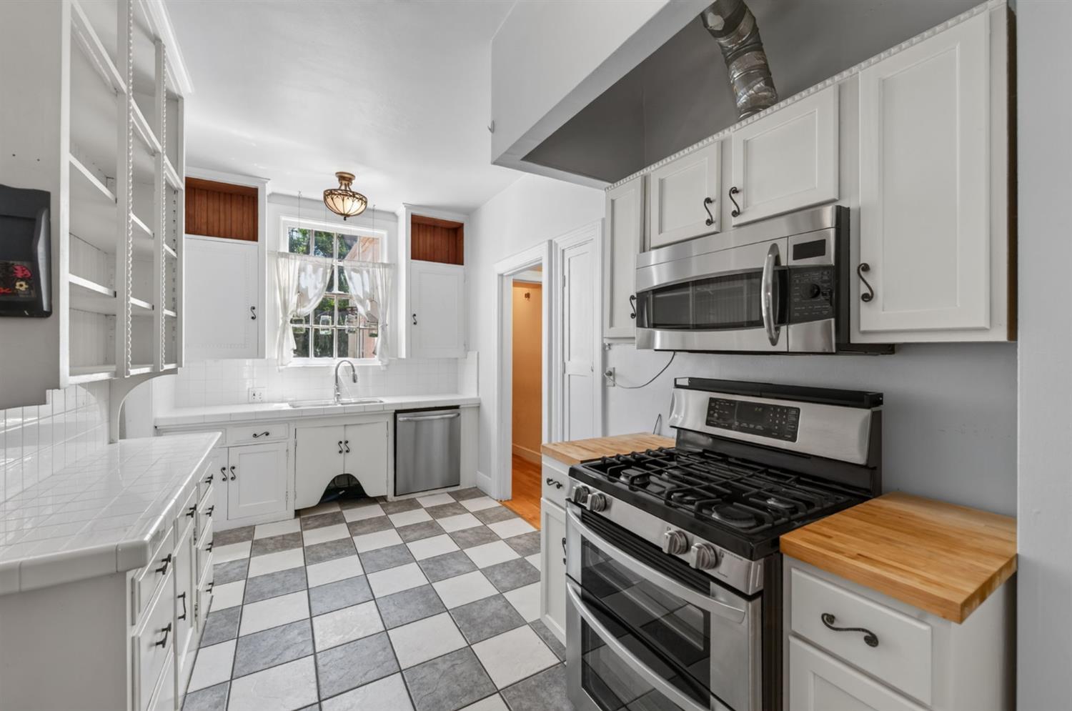 536 E Clinton Ave, Fresno, CA 93704