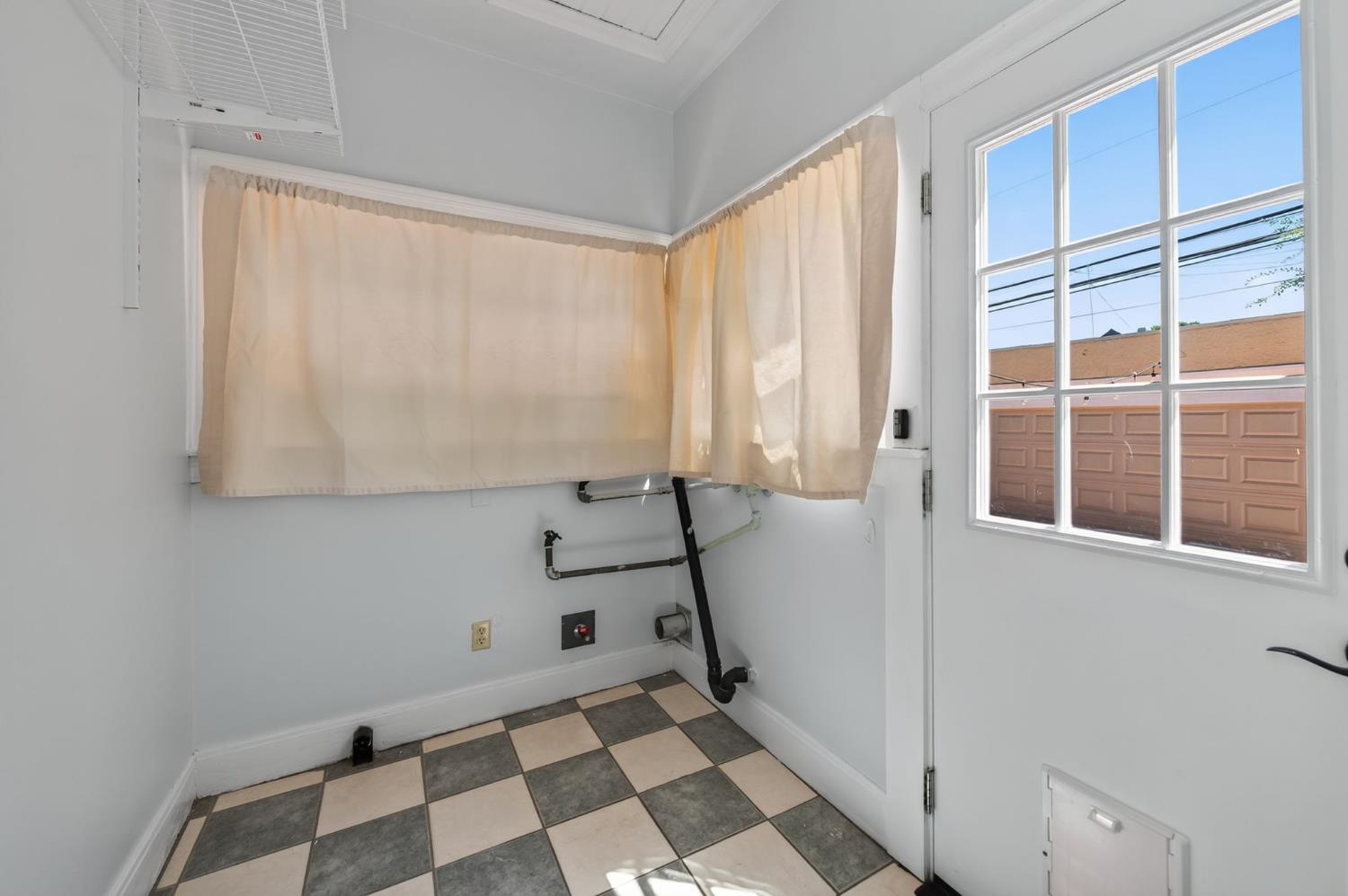 536 E Clinton Ave, Fresno, CA 93704