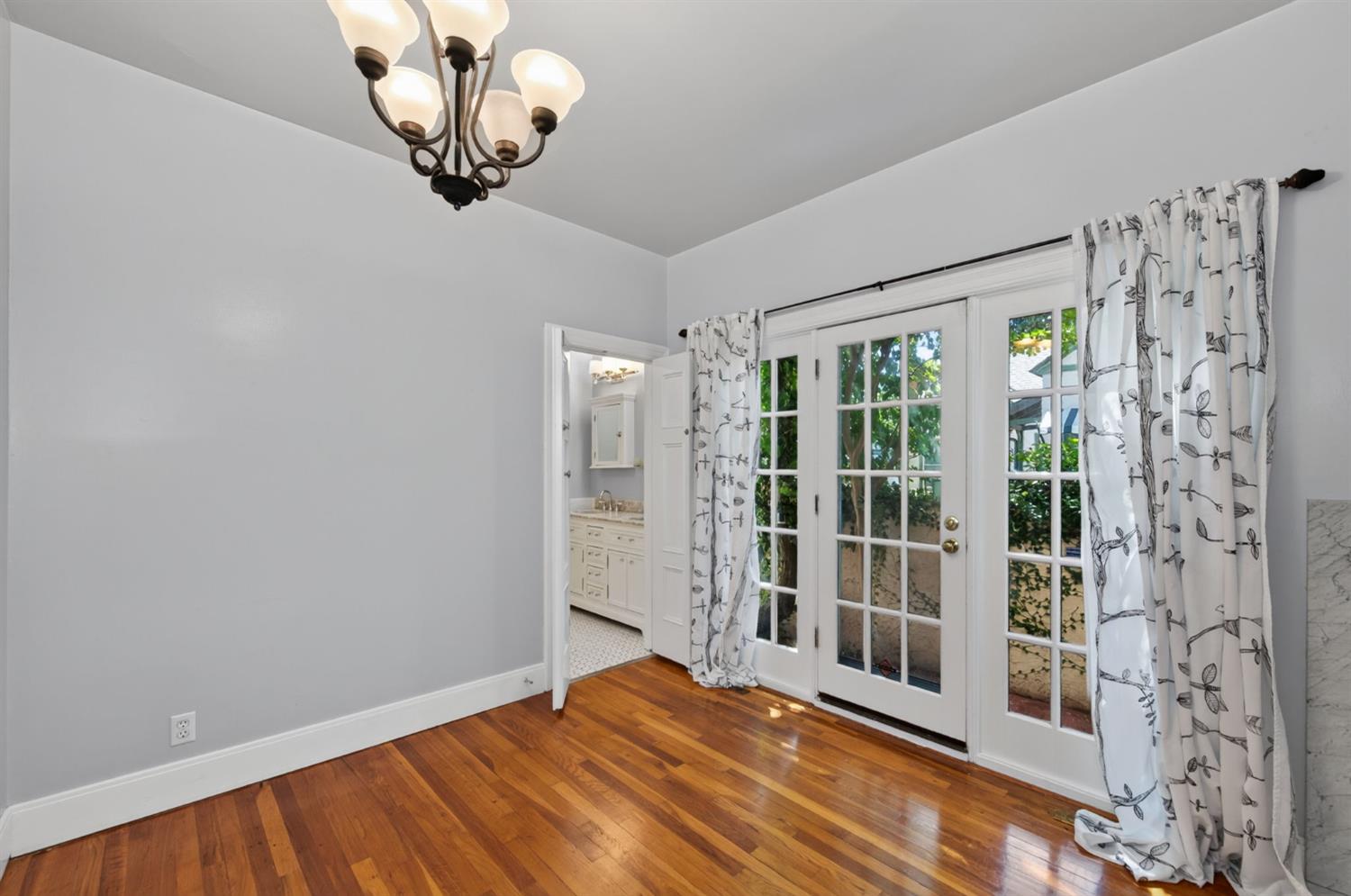 536 E Clinton Ave, Fresno, CA 93704
