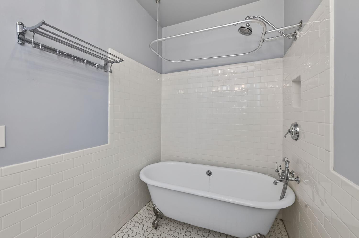 536 E Clinton Ave, Fresno, CA 93704