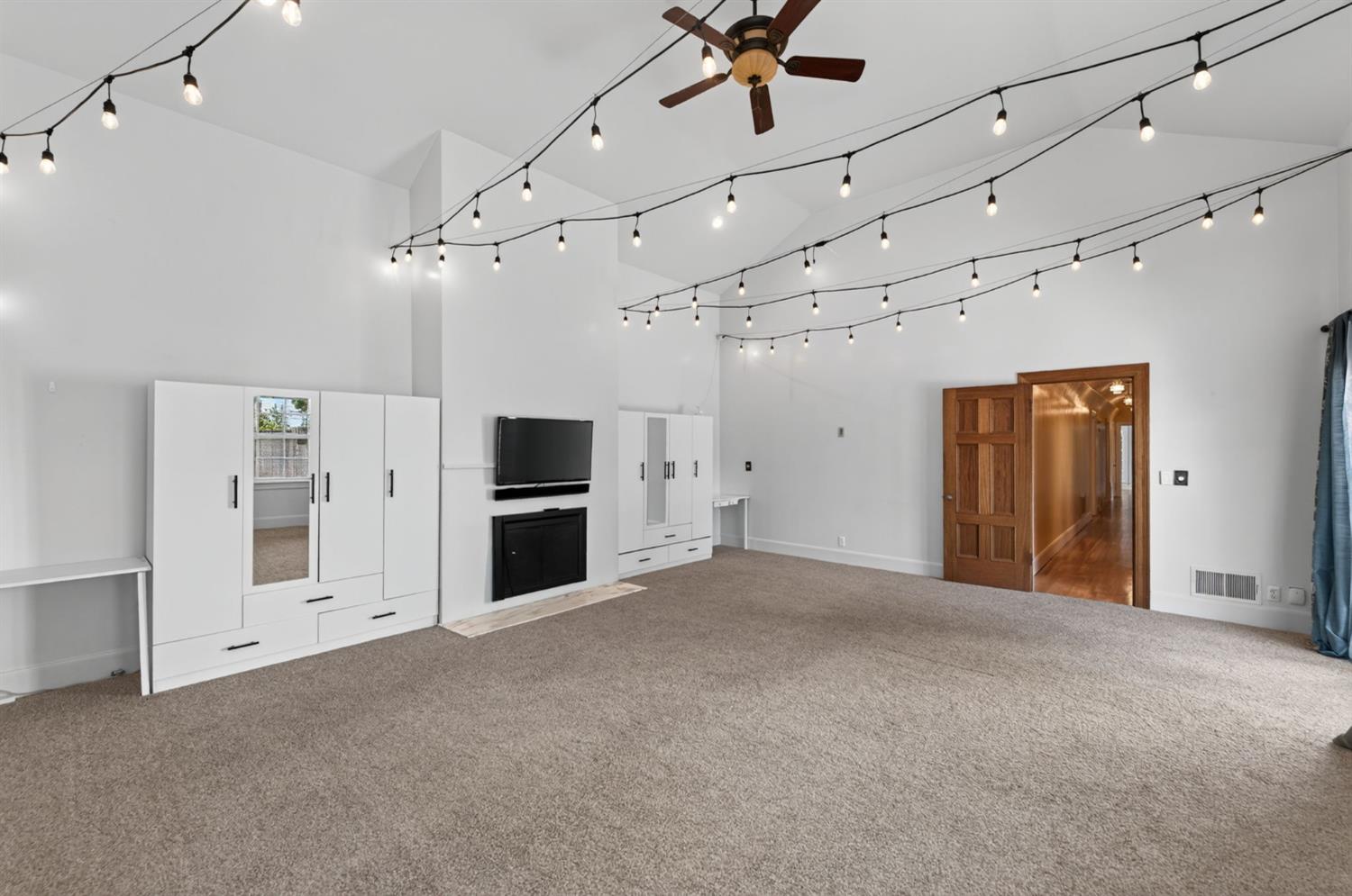 536 E Clinton Ave, Fresno, CA 93704