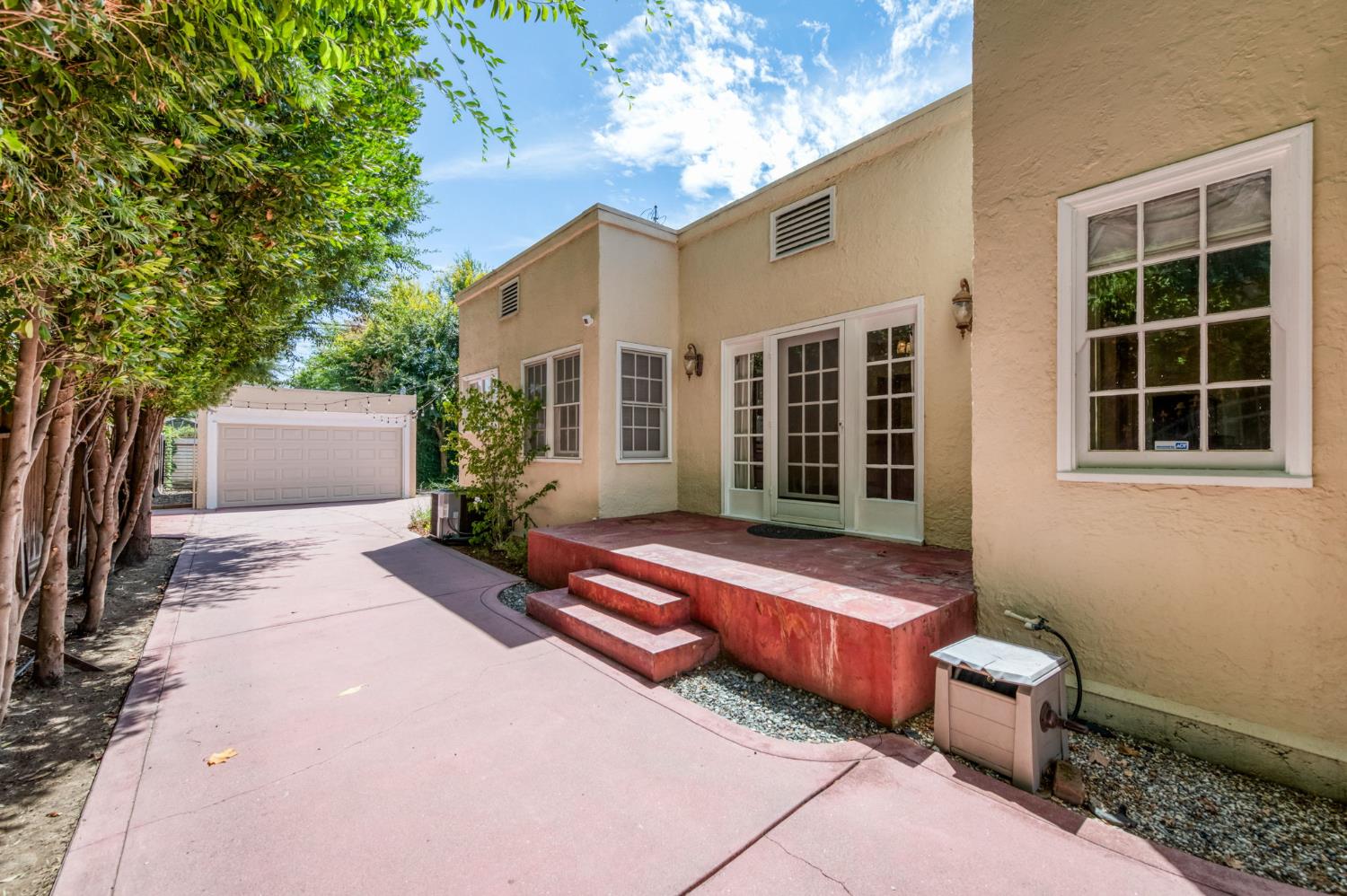 536 E Clinton Ave, Fresno, CA 93704