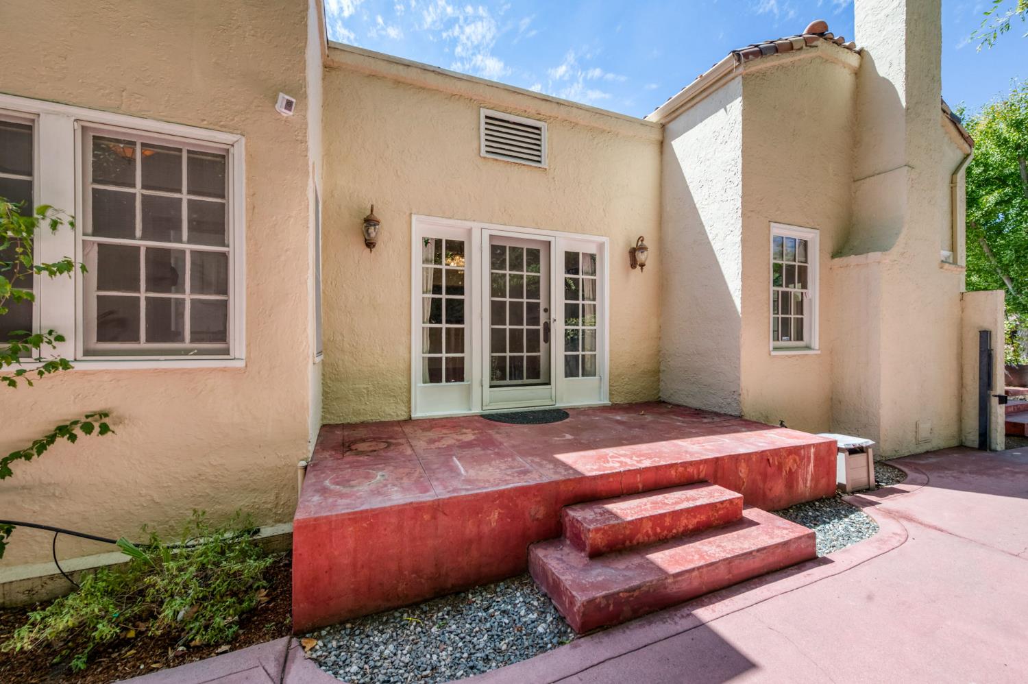 536 E Clinton Ave, Fresno, CA 93704