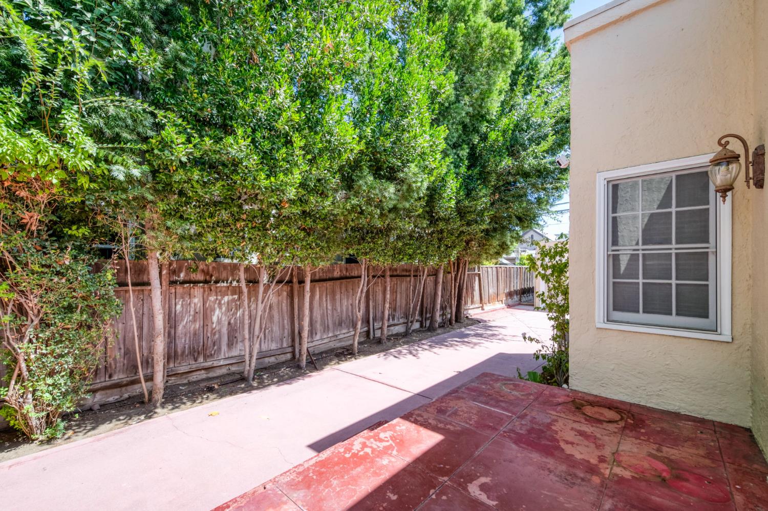 536 E Clinton Ave, Fresno, CA 93704