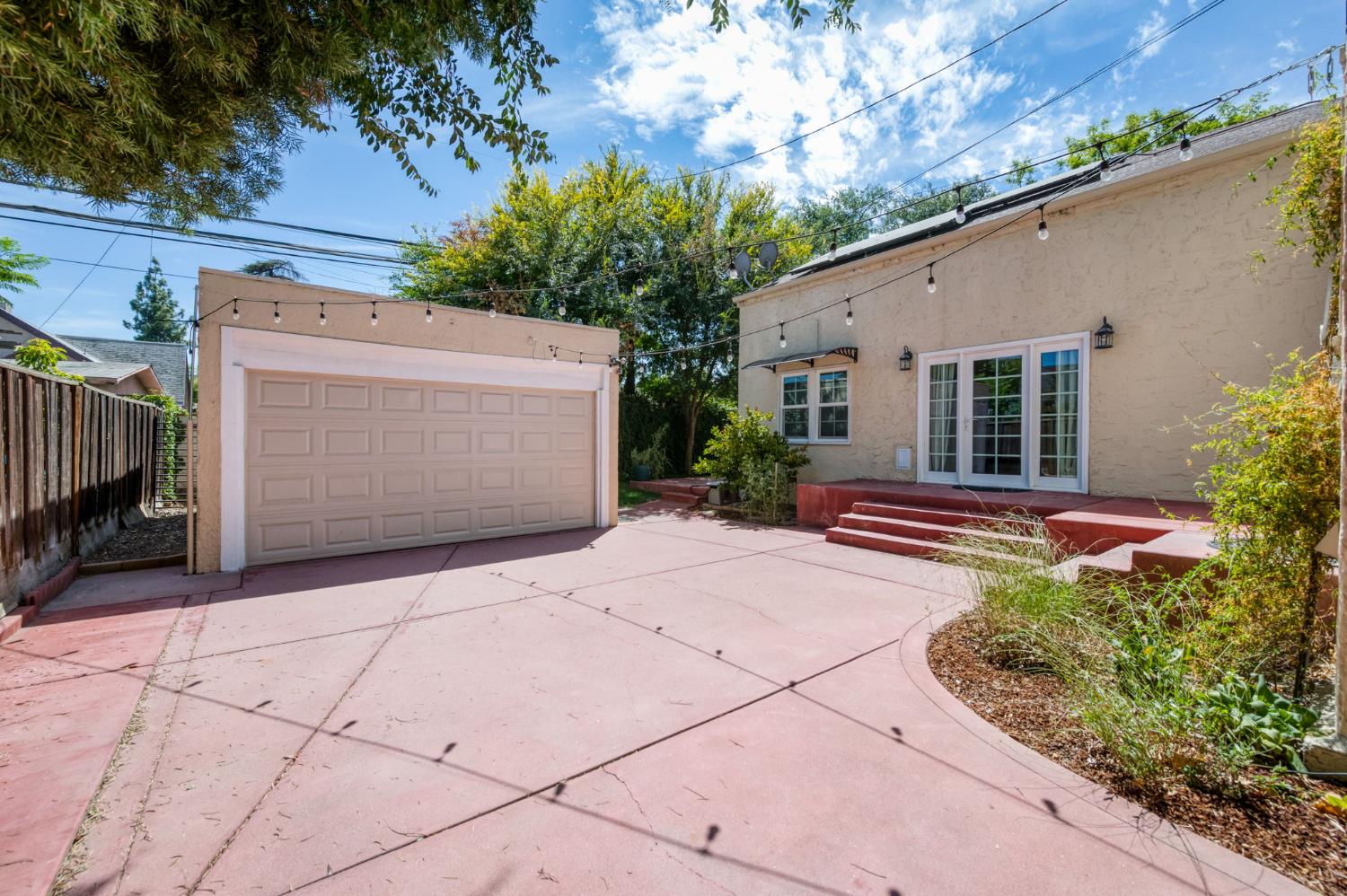 536 E Clinton Ave, Fresno, CA 93704
