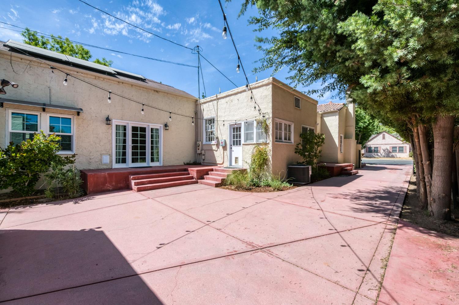 536 E Clinton Ave, Fresno, CA 93704