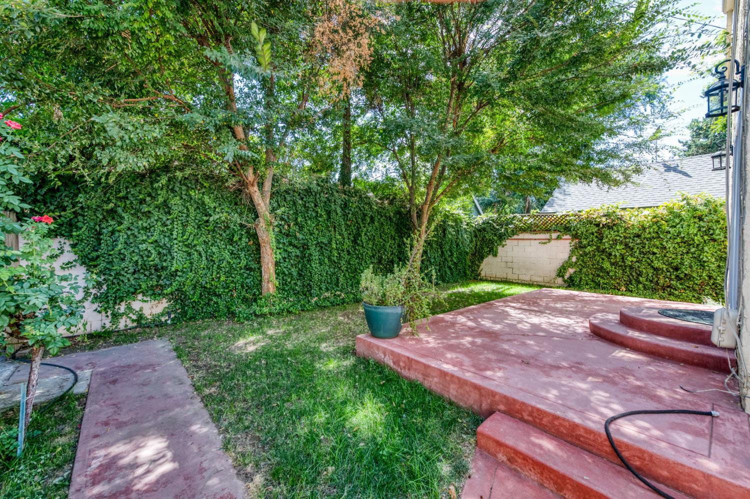 536 E Clinton Ave, Fresno, CA 93704