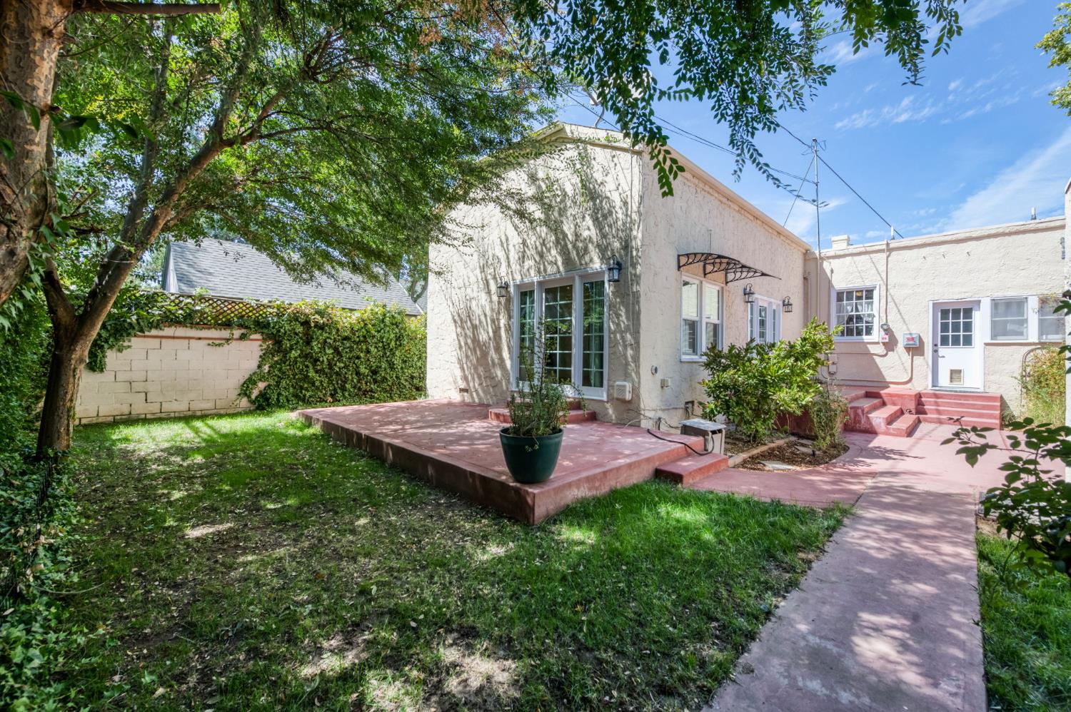 536 E Clinton Ave, Fresno, CA 93704