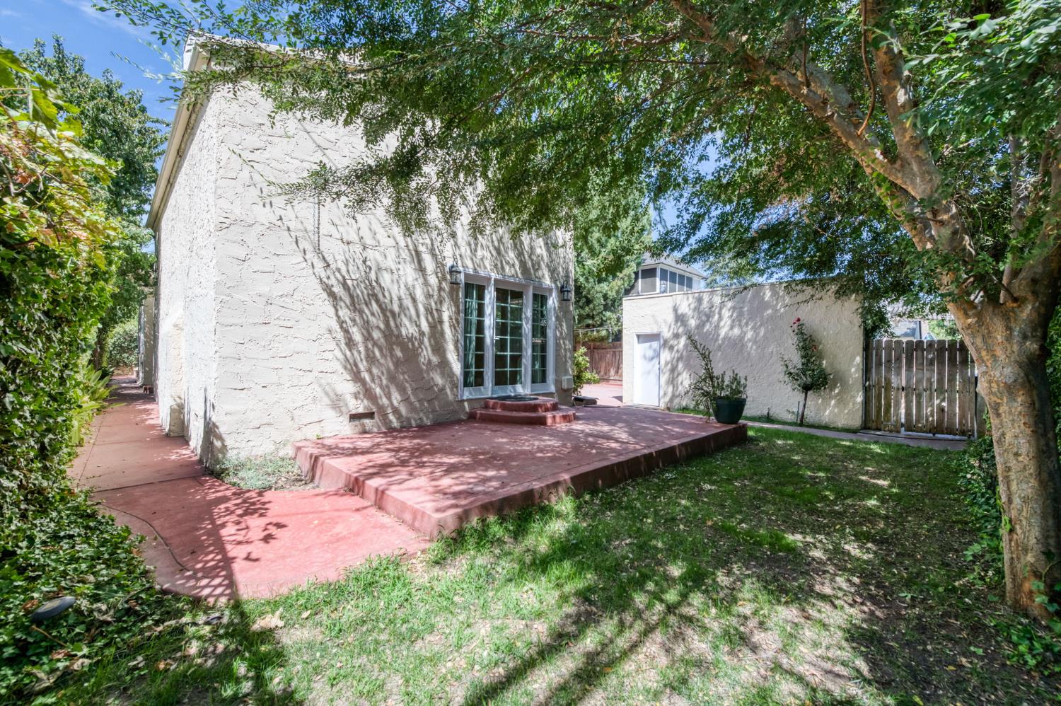 536 E Clinton Ave, Fresno, CA 93704