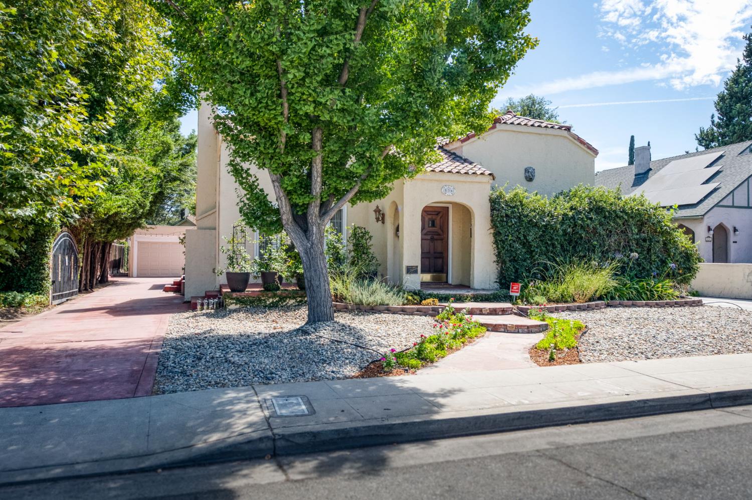 536 E Clinton Ave, Fresno, CA 93704