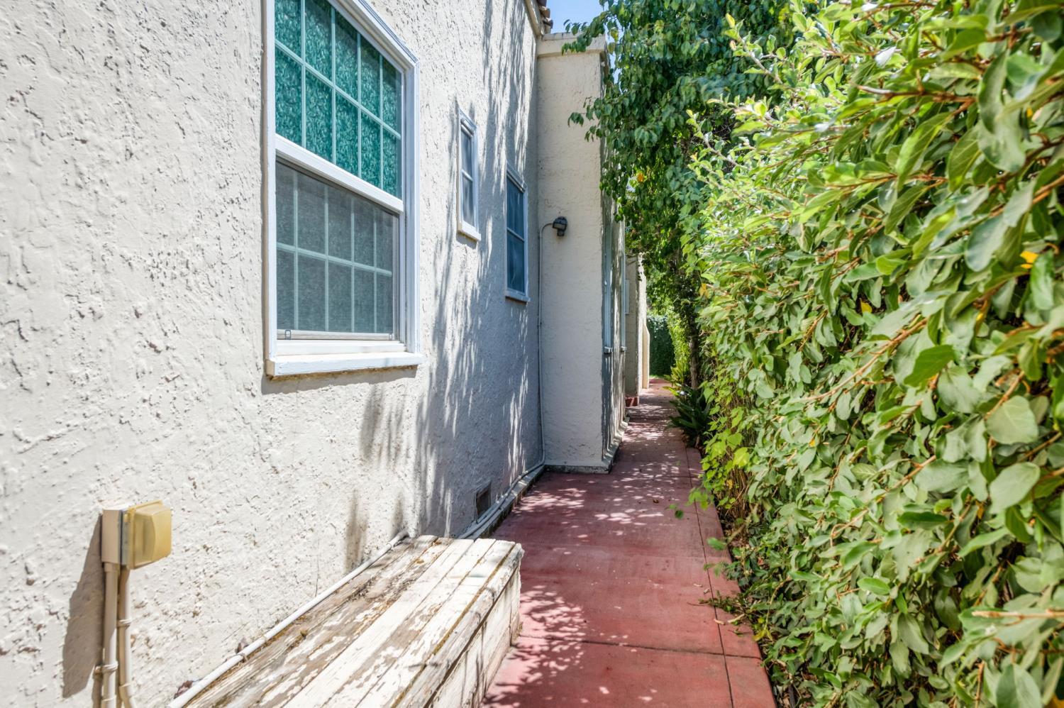 536 E Clinton Ave, Fresno, CA 93704
