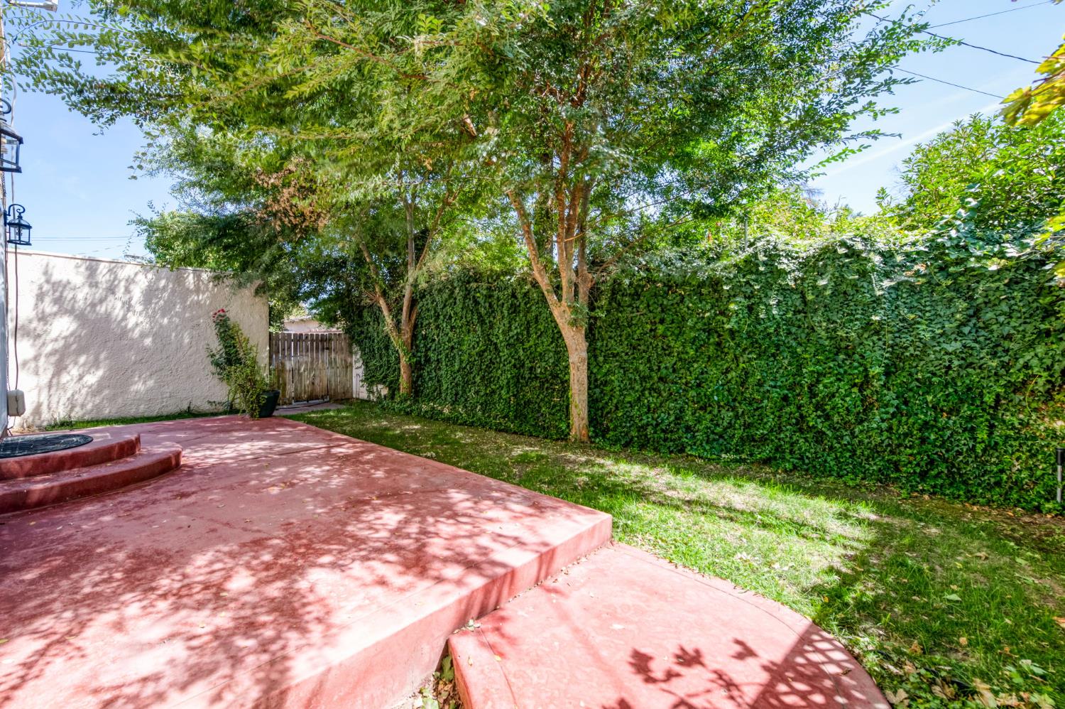 536 E Clinton Ave, Fresno, CA 93704