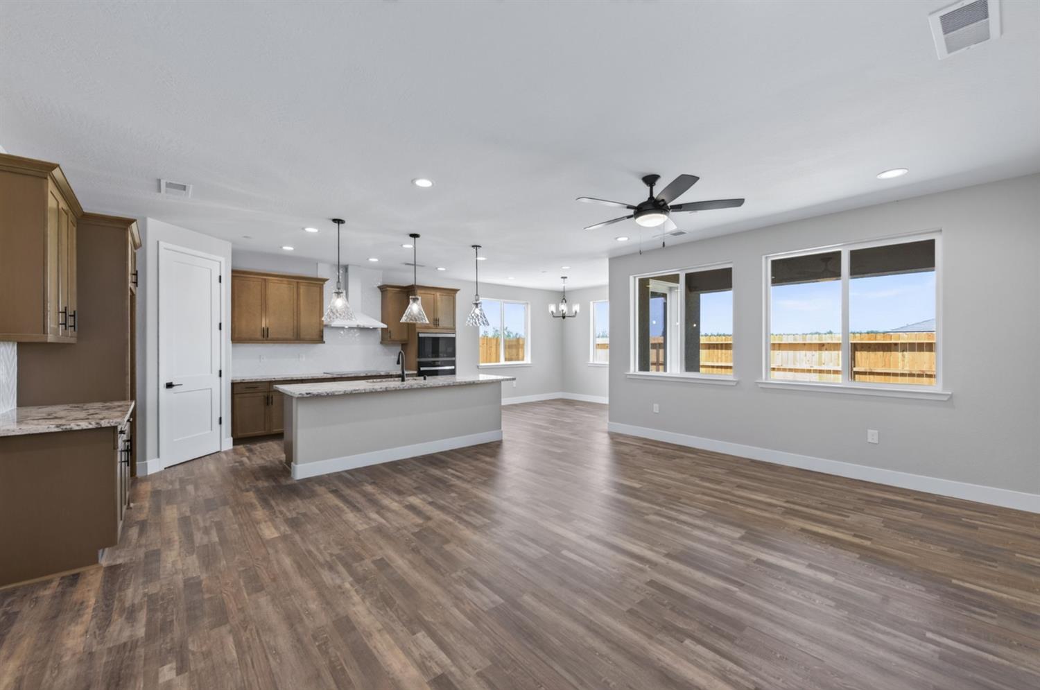 16308 W David Ave, Kerman, CA 93630
