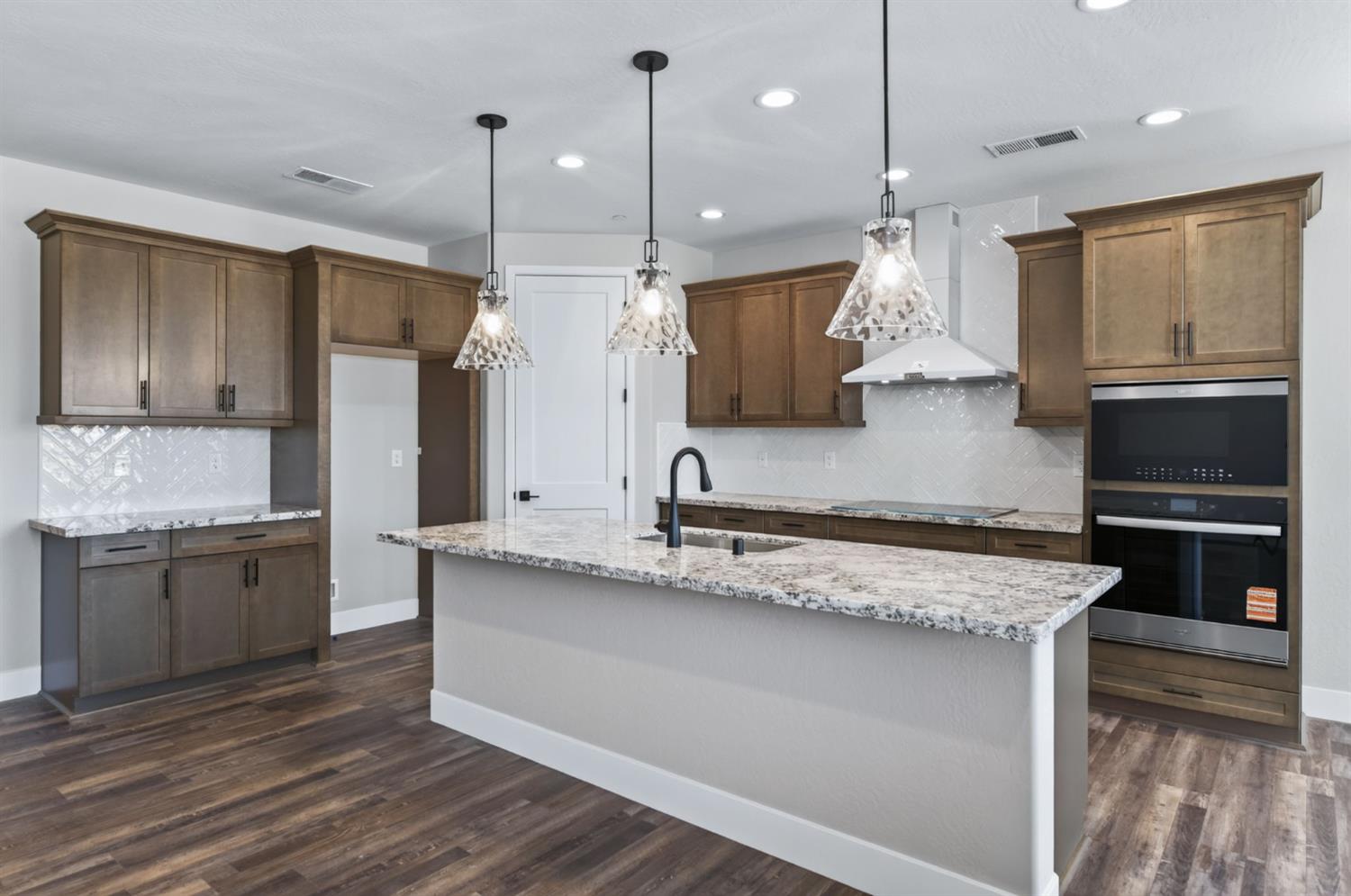 16308 W David Ave, Kerman, CA 93630