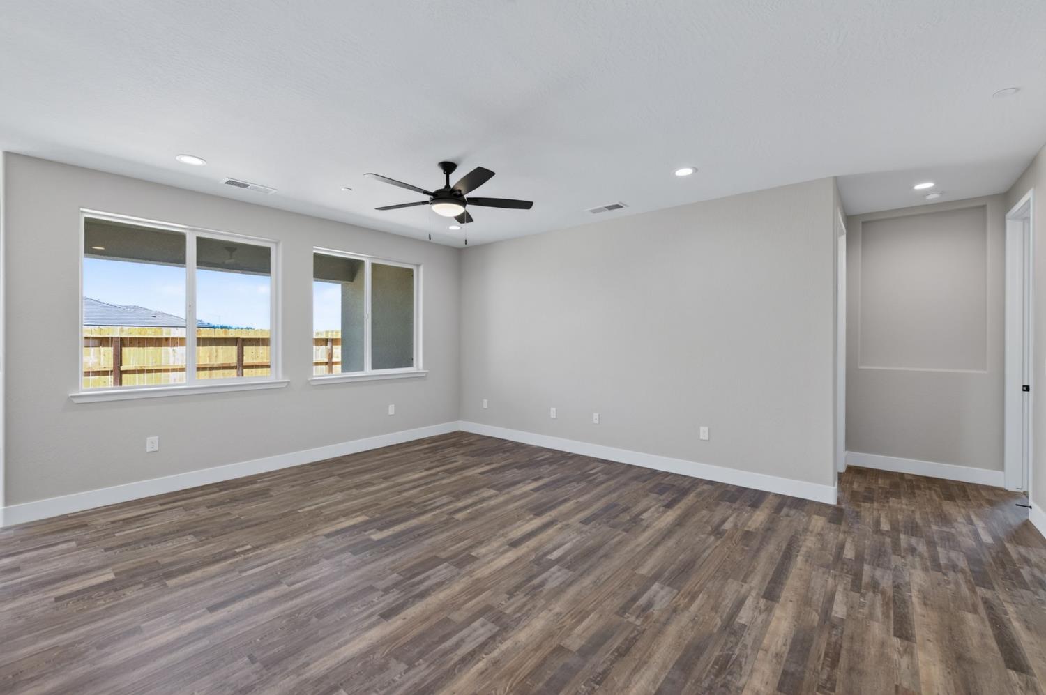 16308 W David Ave, Kerman, CA 93630