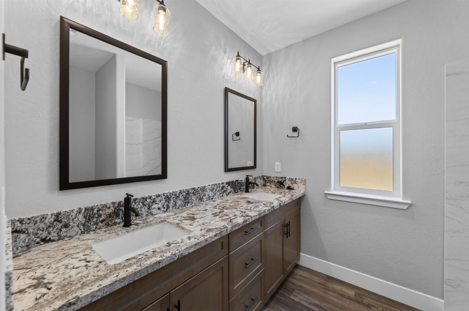 16308 W David Ave, Kerman, CA 93630