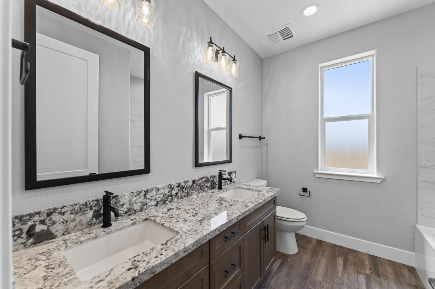 16308 W David Ave, Kerman, CA 93630