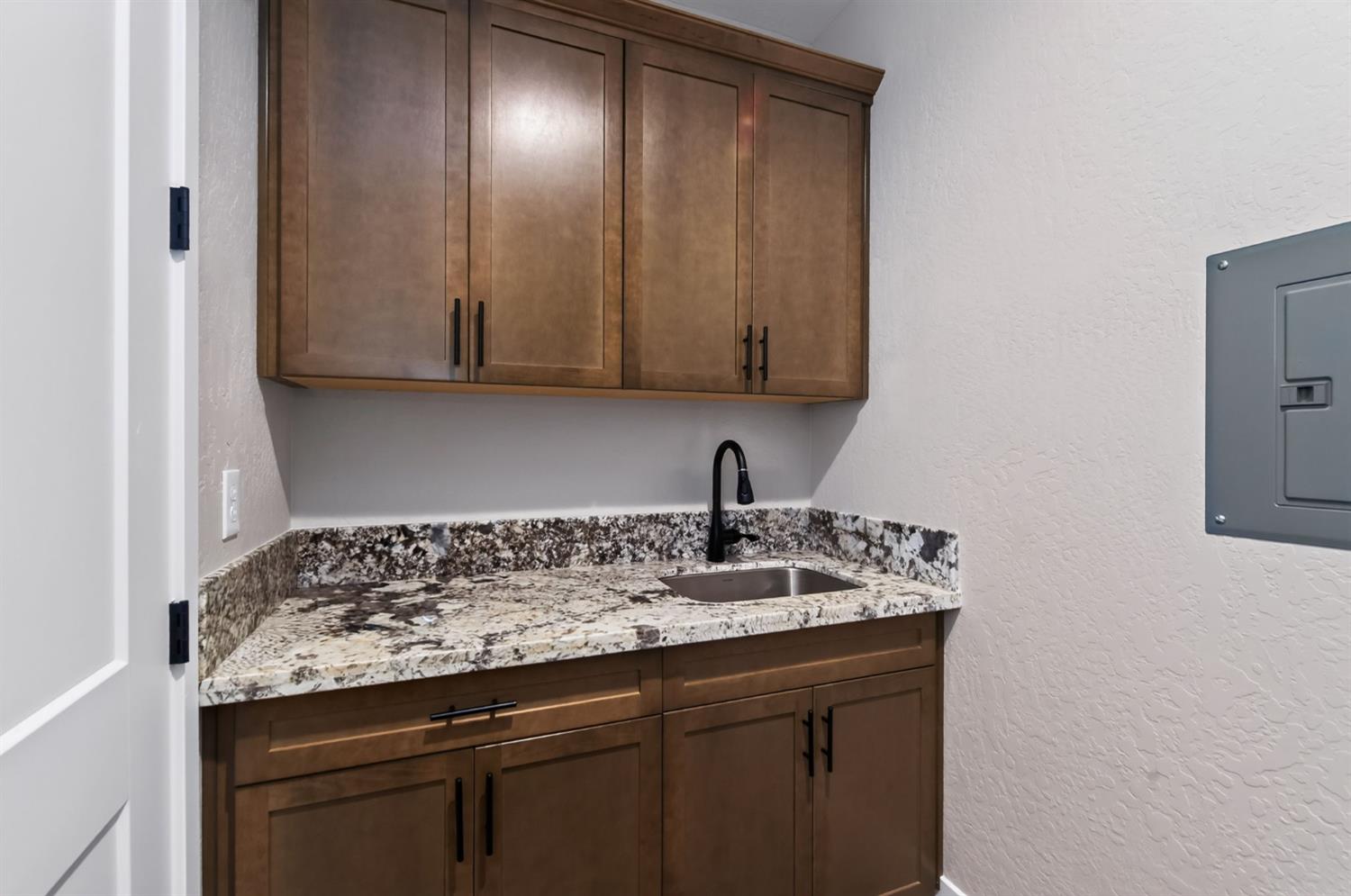 16308 W David Ave, Kerman, CA 93630