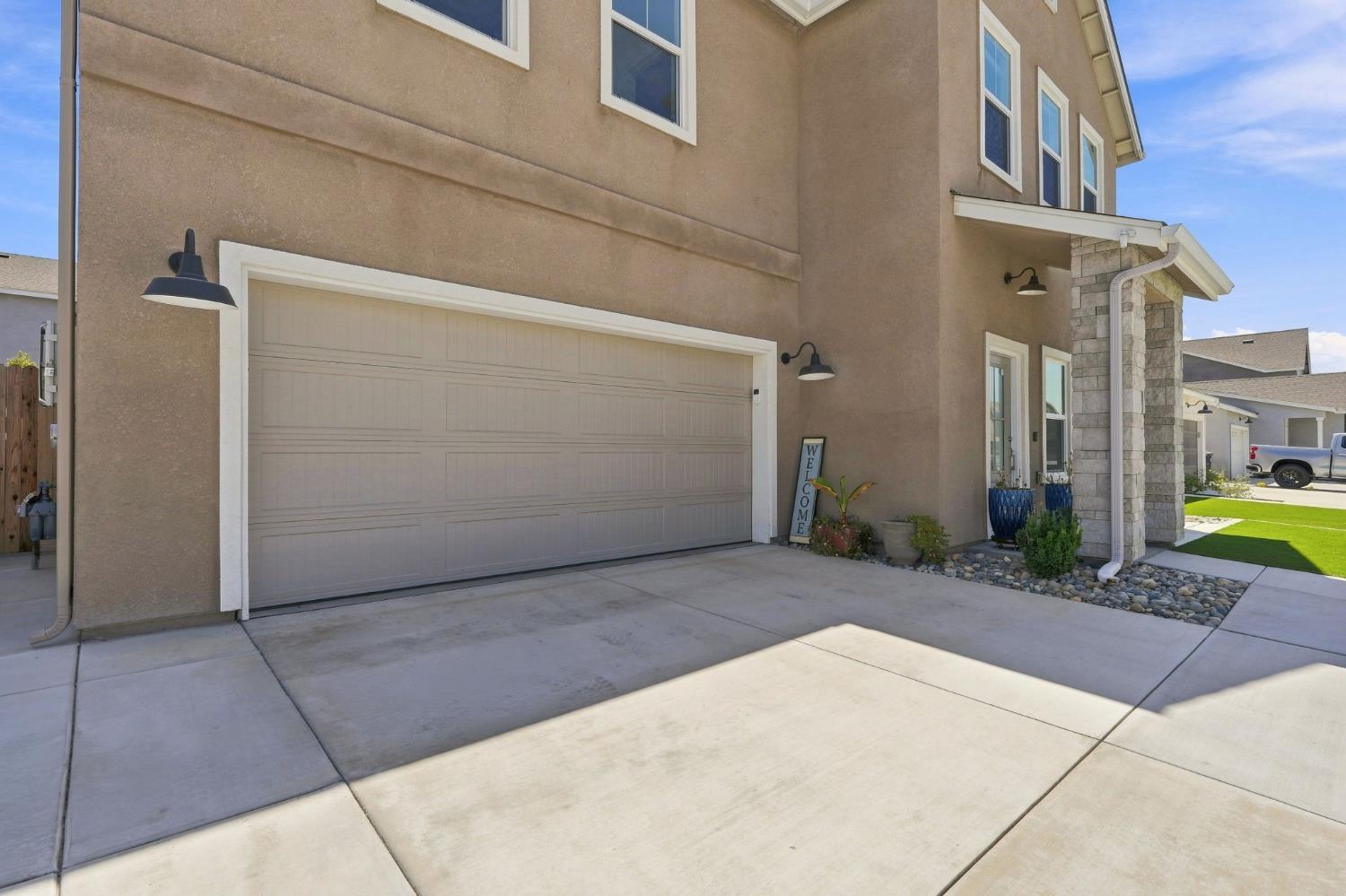 432 University Dr, Lemoore, CA 93245