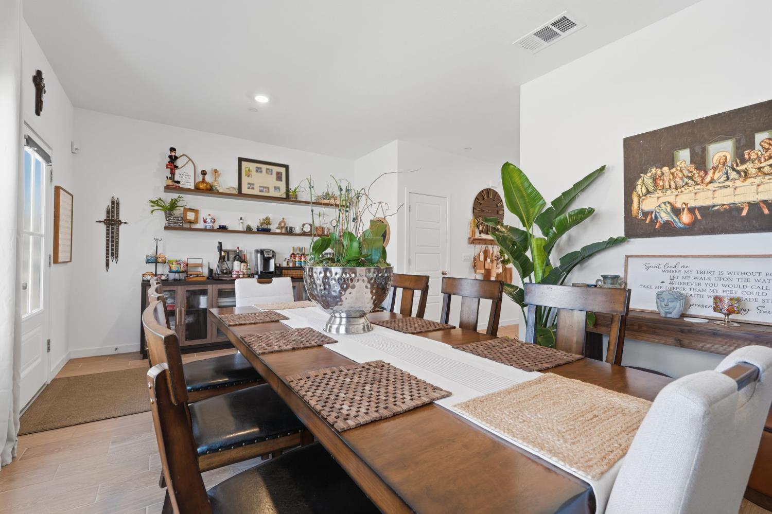 432 University Dr, Lemoore, CA 93245
