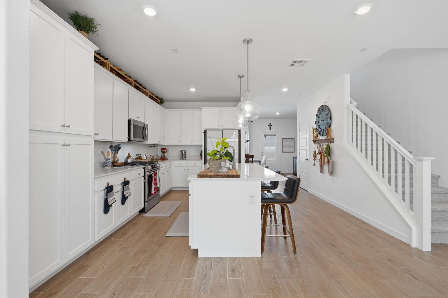 432 University Dr, Lemoore, CA 93245