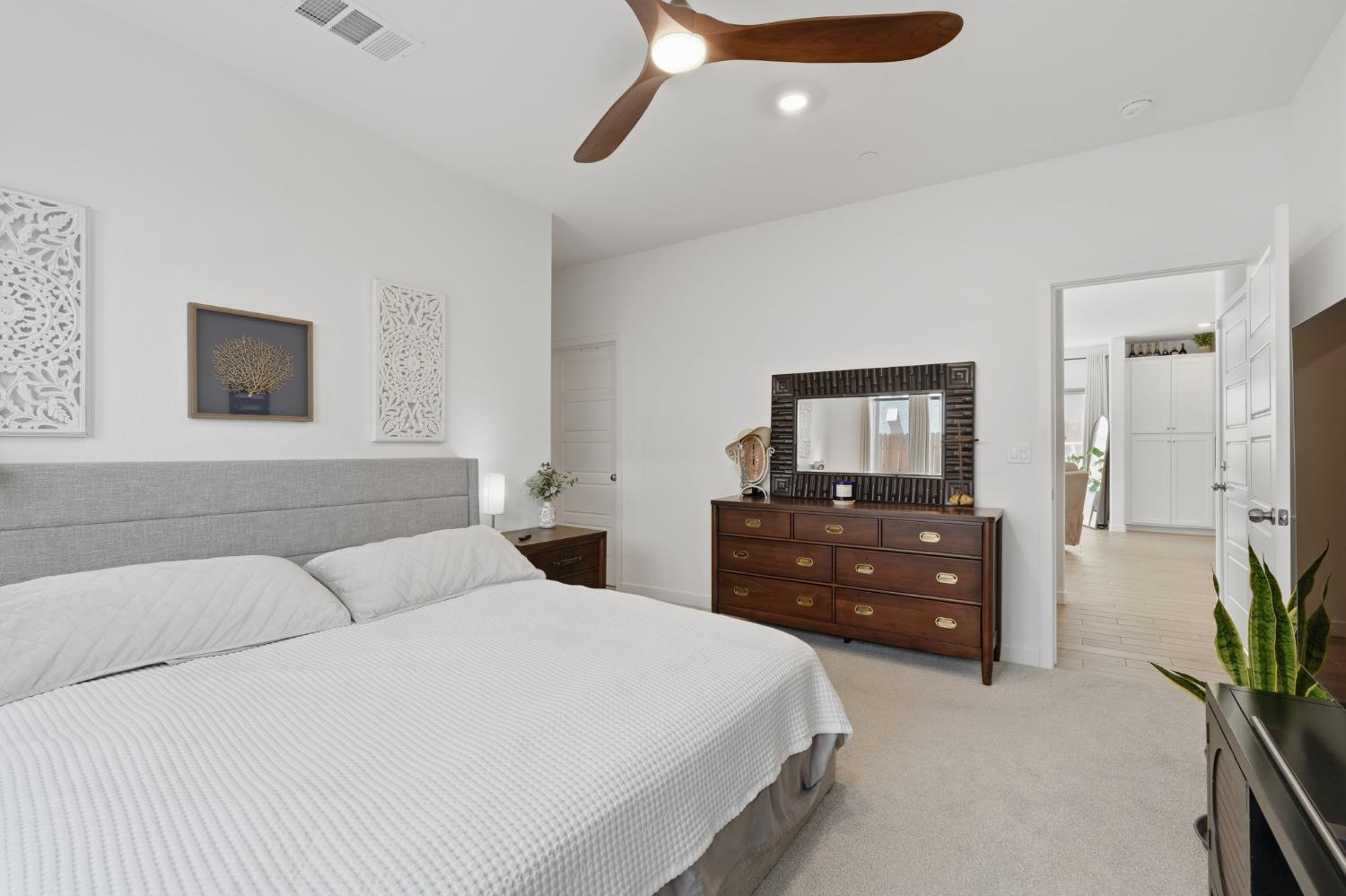432 University Dr, Lemoore, CA 93245