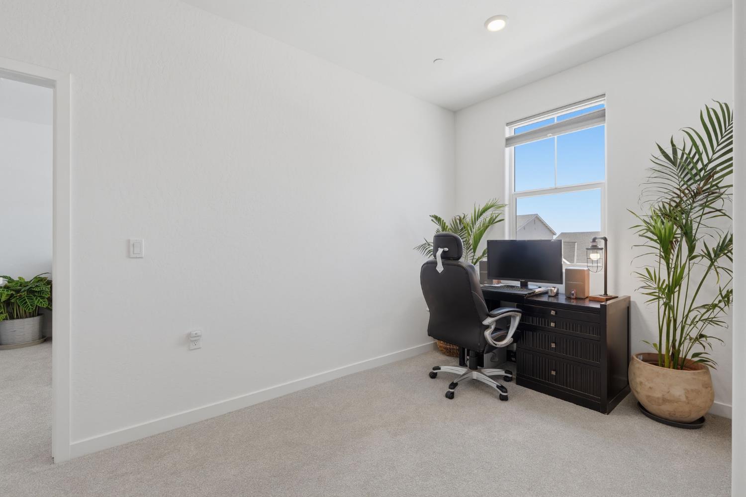 432 University Dr, Lemoore, CA 93245