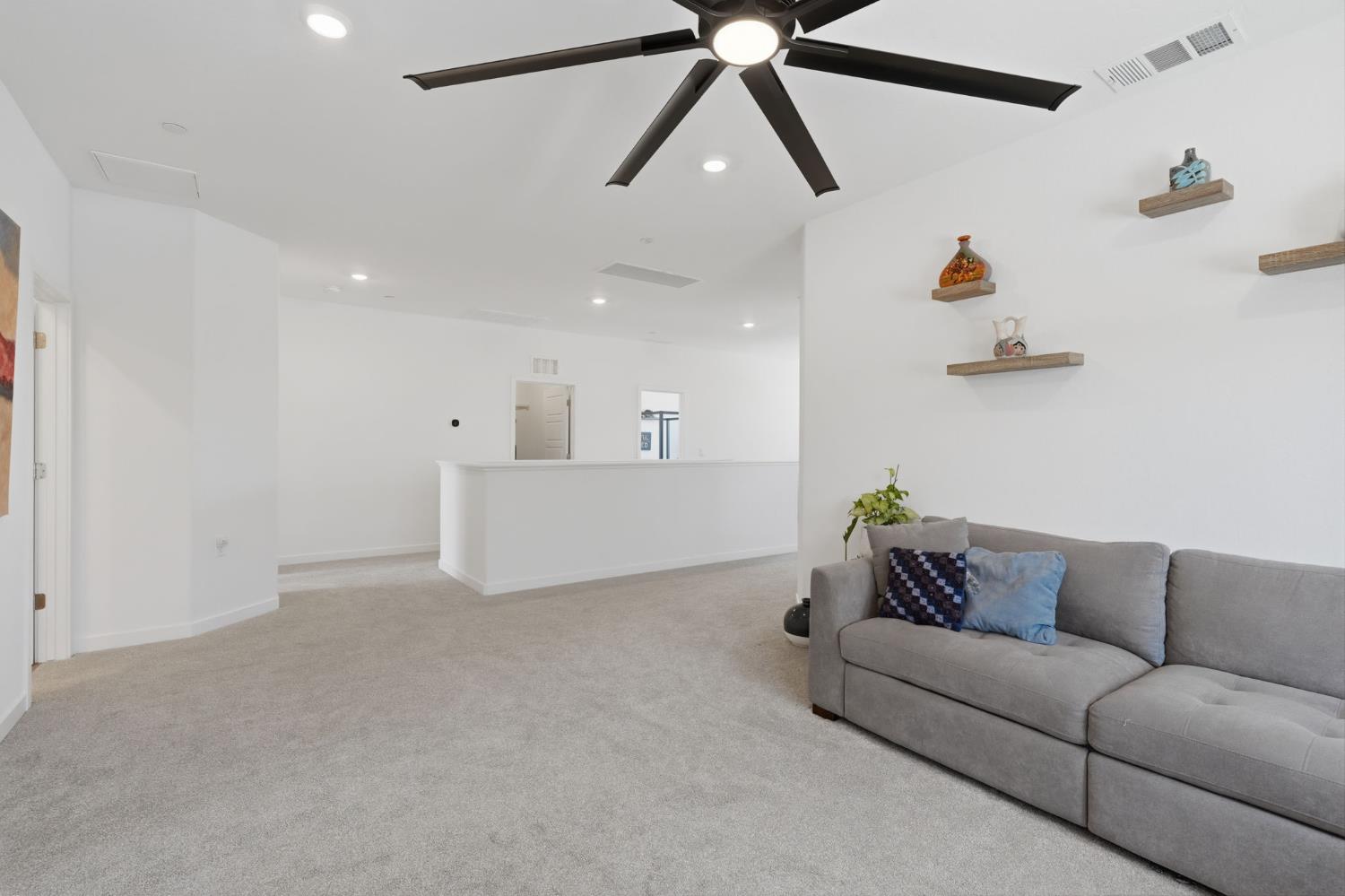 432 University Dr, Lemoore, CA 93245
