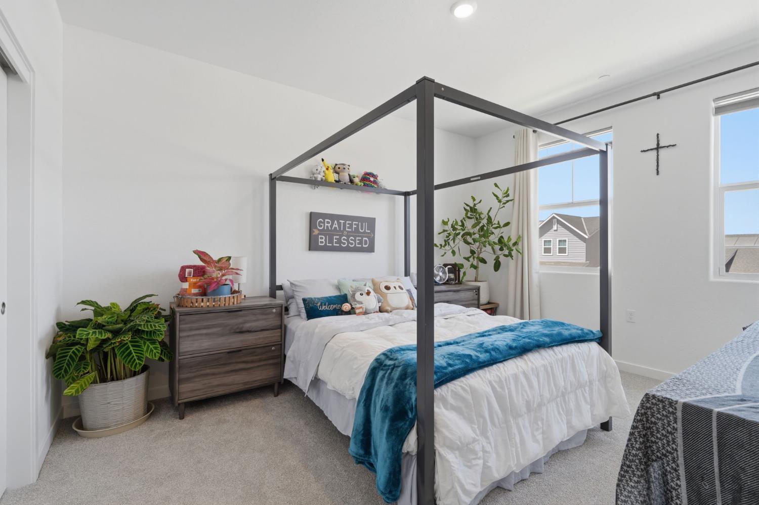 432 University Dr, Lemoore, CA 93245