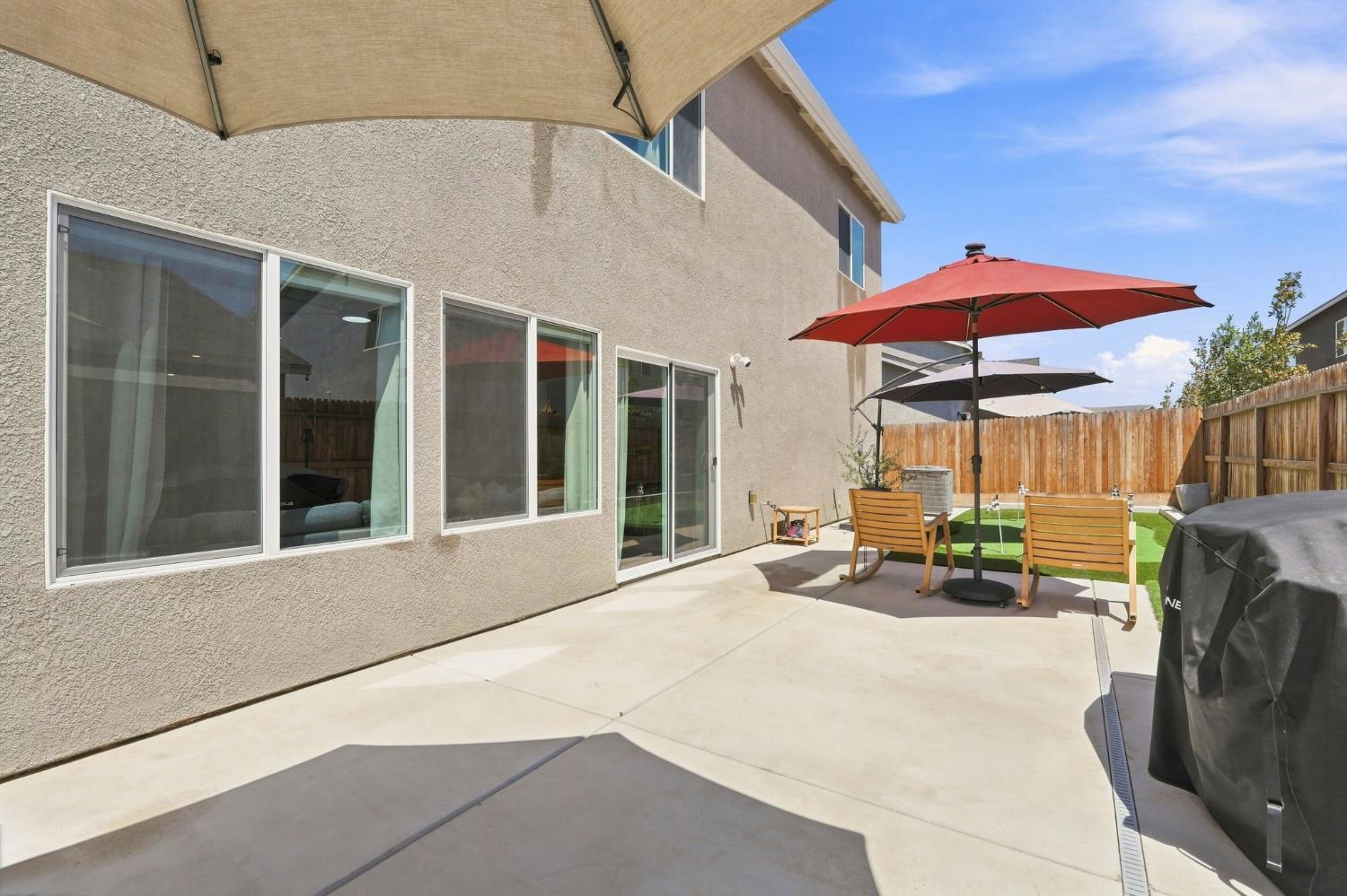 432 University Dr, Lemoore, CA 93245