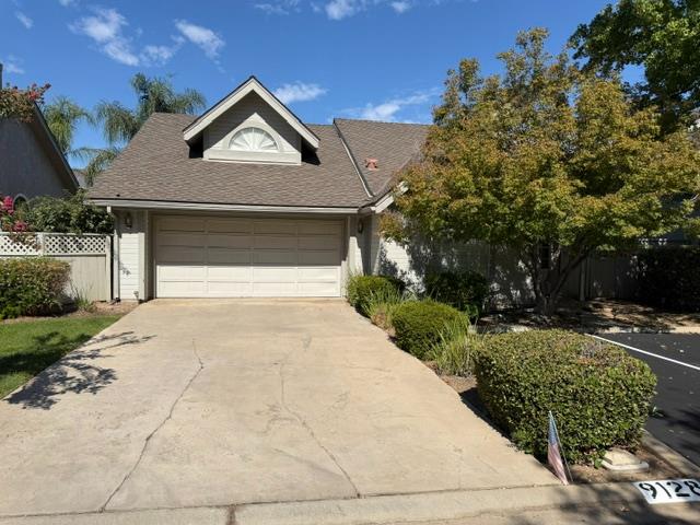 9128 N Stoneridge Ln, Fresno, CA 93720