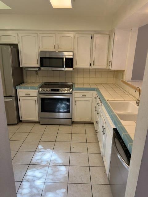 9128 N Stoneridge Ln, Fresno, CA 93720