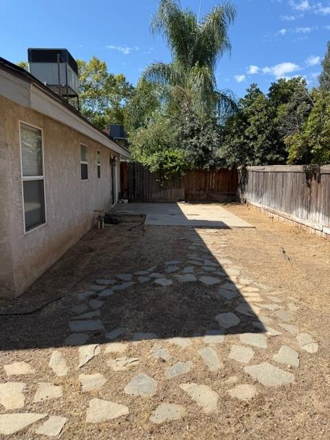 9128 N Stoneridge Ln, Fresno, CA 93720