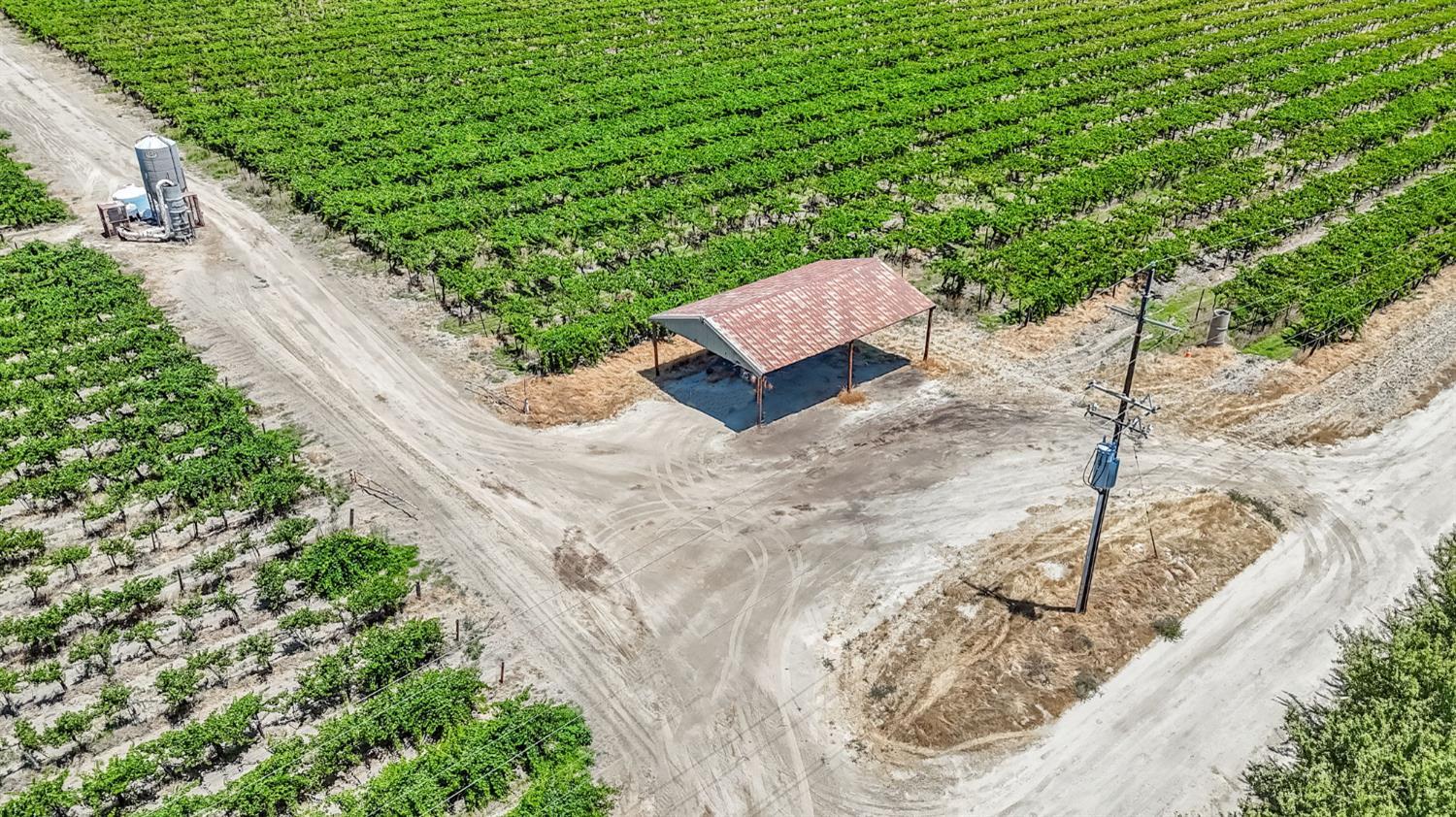 1 Davis, Laton, CA 93242