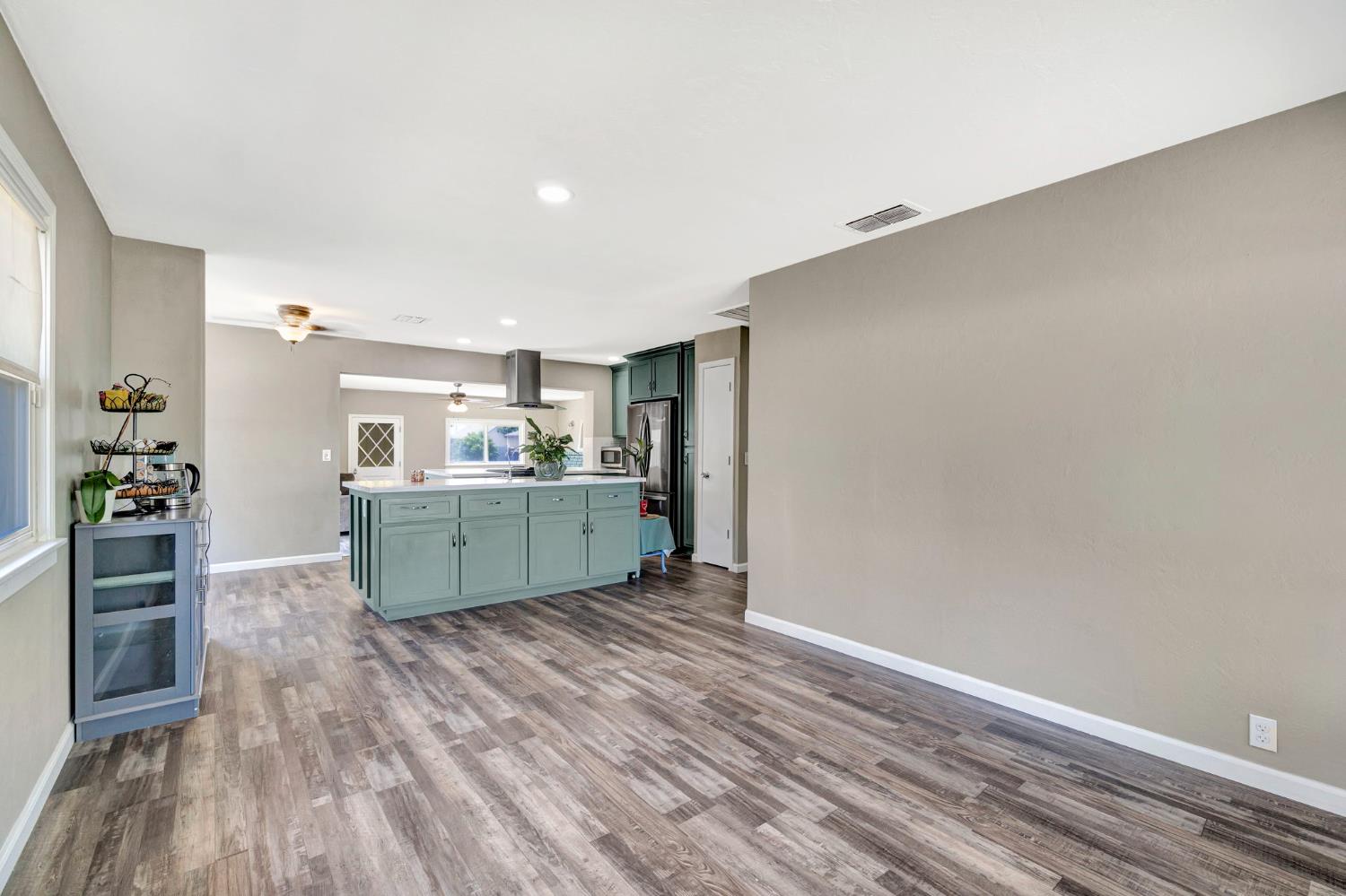 4002 Kenmore Dr N, Fresno, CA 93703