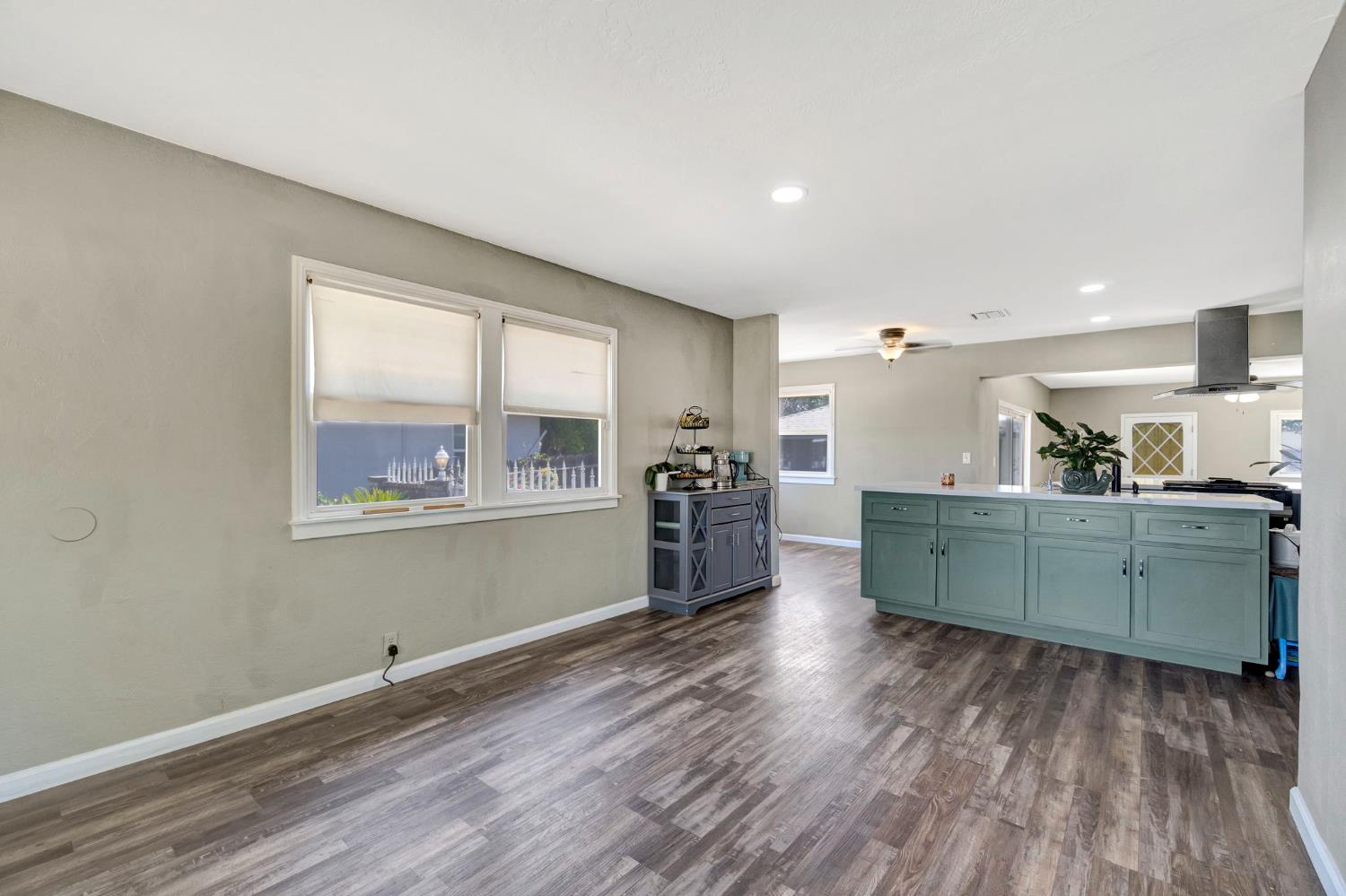4002 Kenmore Dr N, Fresno, CA 93703