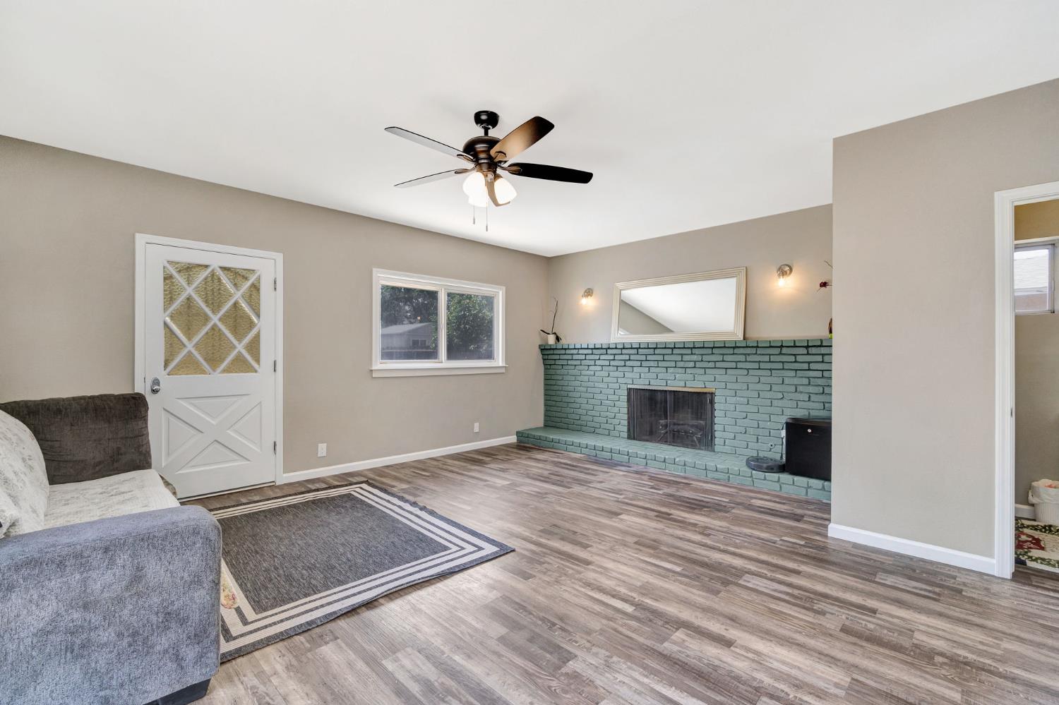 4002 Kenmore Dr N, Fresno, CA 93703