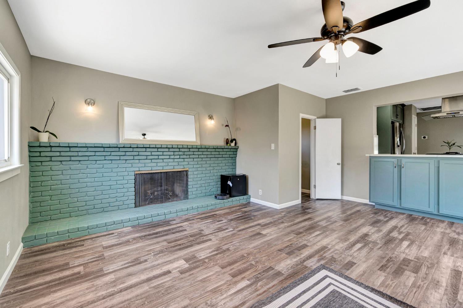 4002 Kenmore Dr N, Fresno, CA 93703