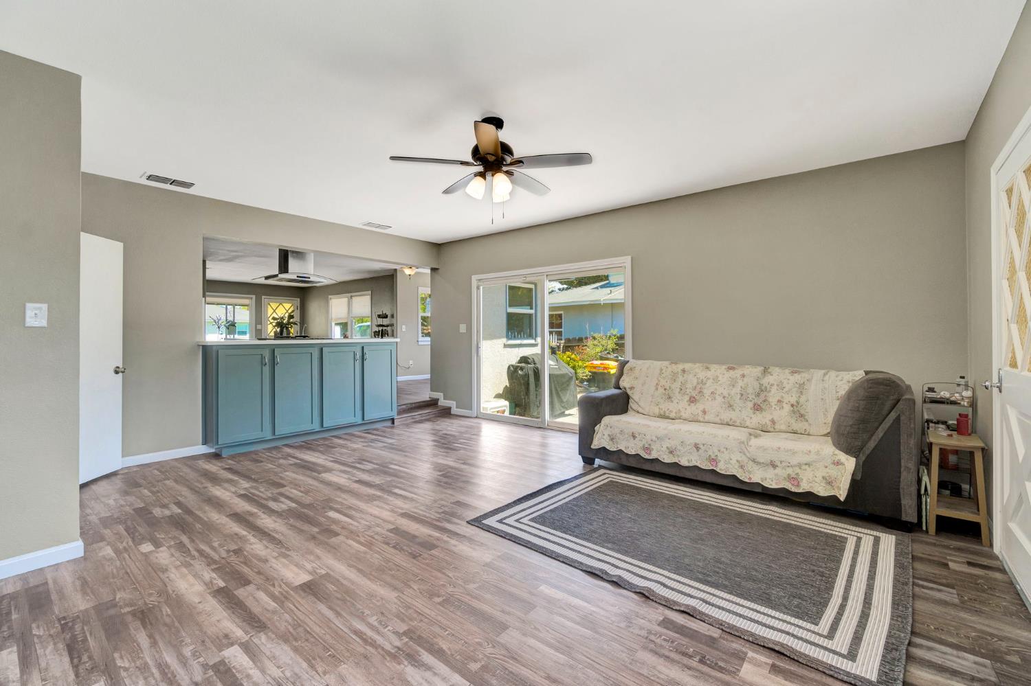 4002 Kenmore Dr N, Fresno, CA 93703