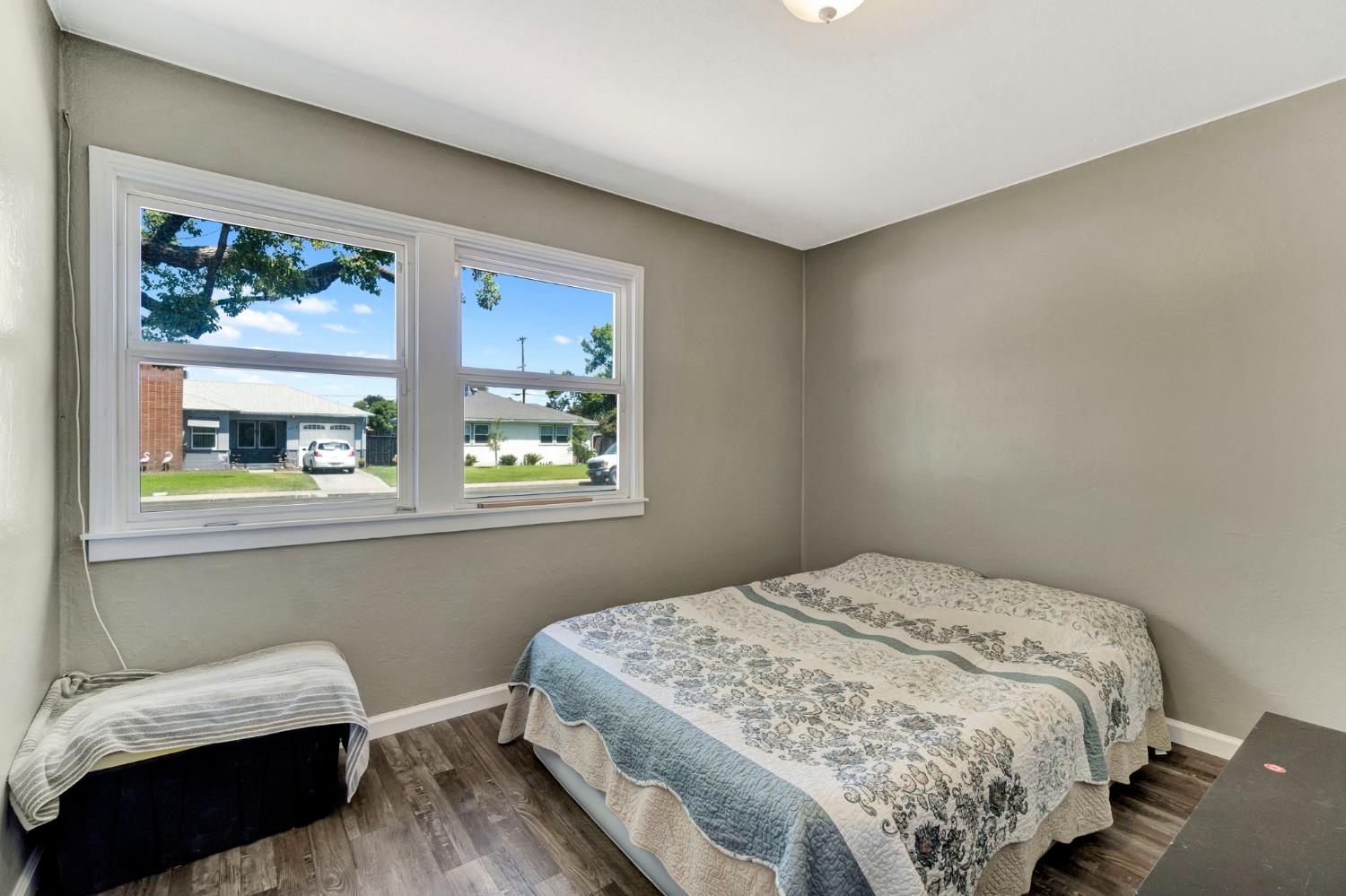 4002 Kenmore Dr N, Fresno, CA 93703