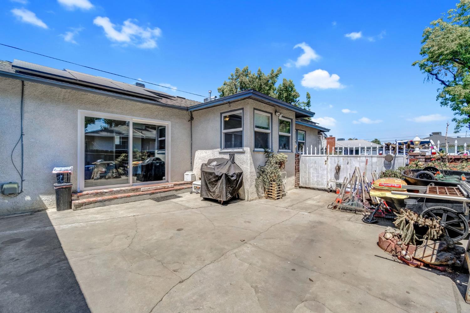4002 Kenmore Dr N, Fresno, CA 93703