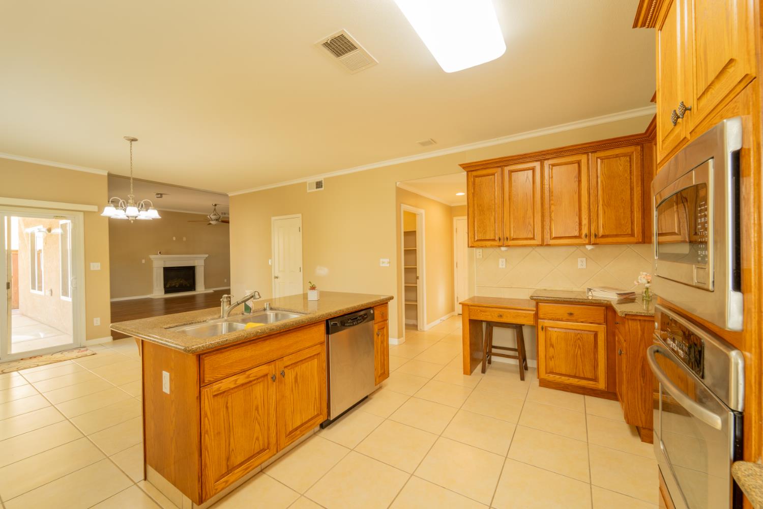 3374 Keats Ave, Clovis, CA 93619