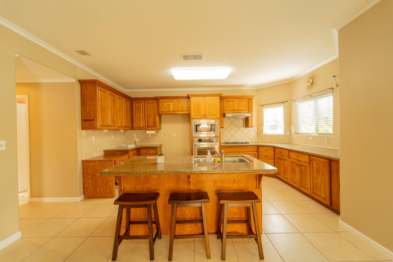 3374 Keats Ave, Clovis, CA 93619