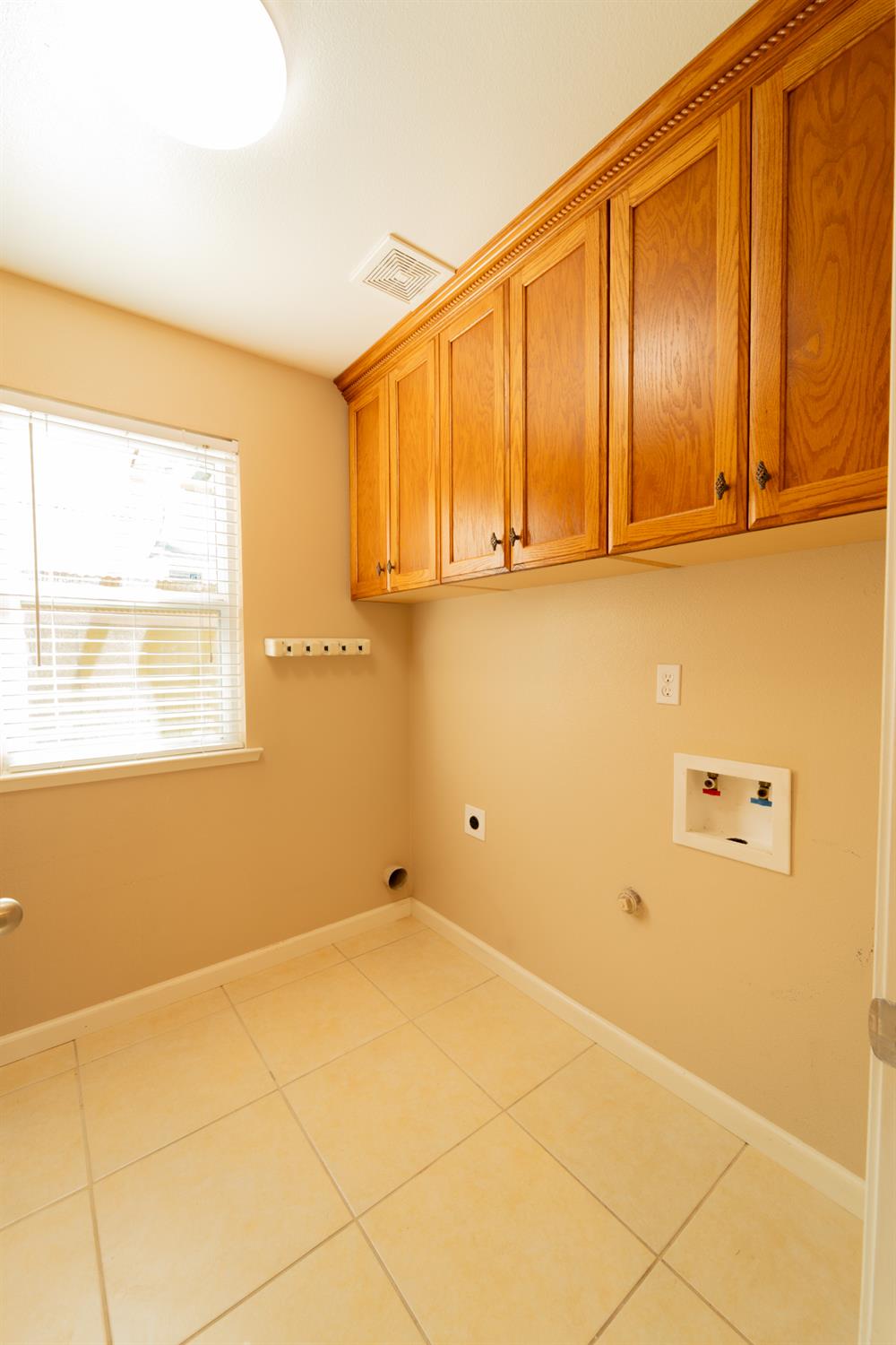 3374 Keats Ave, Clovis, CA 93619