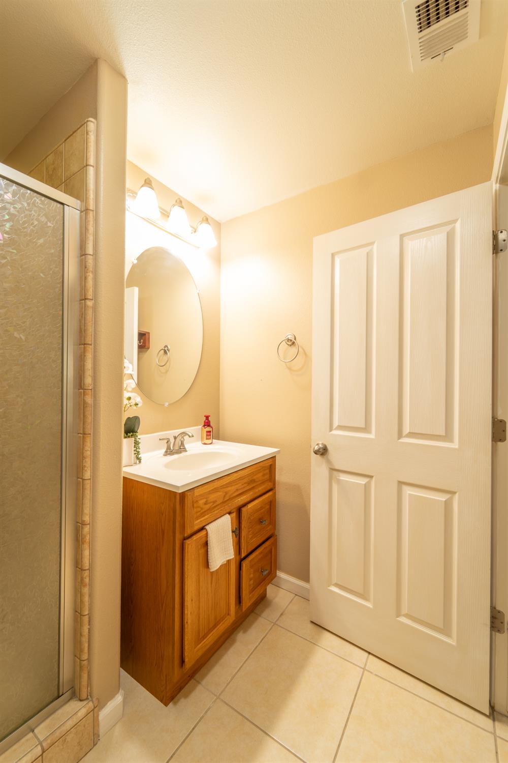 3374 Keats Ave, Clovis, CA 93619
