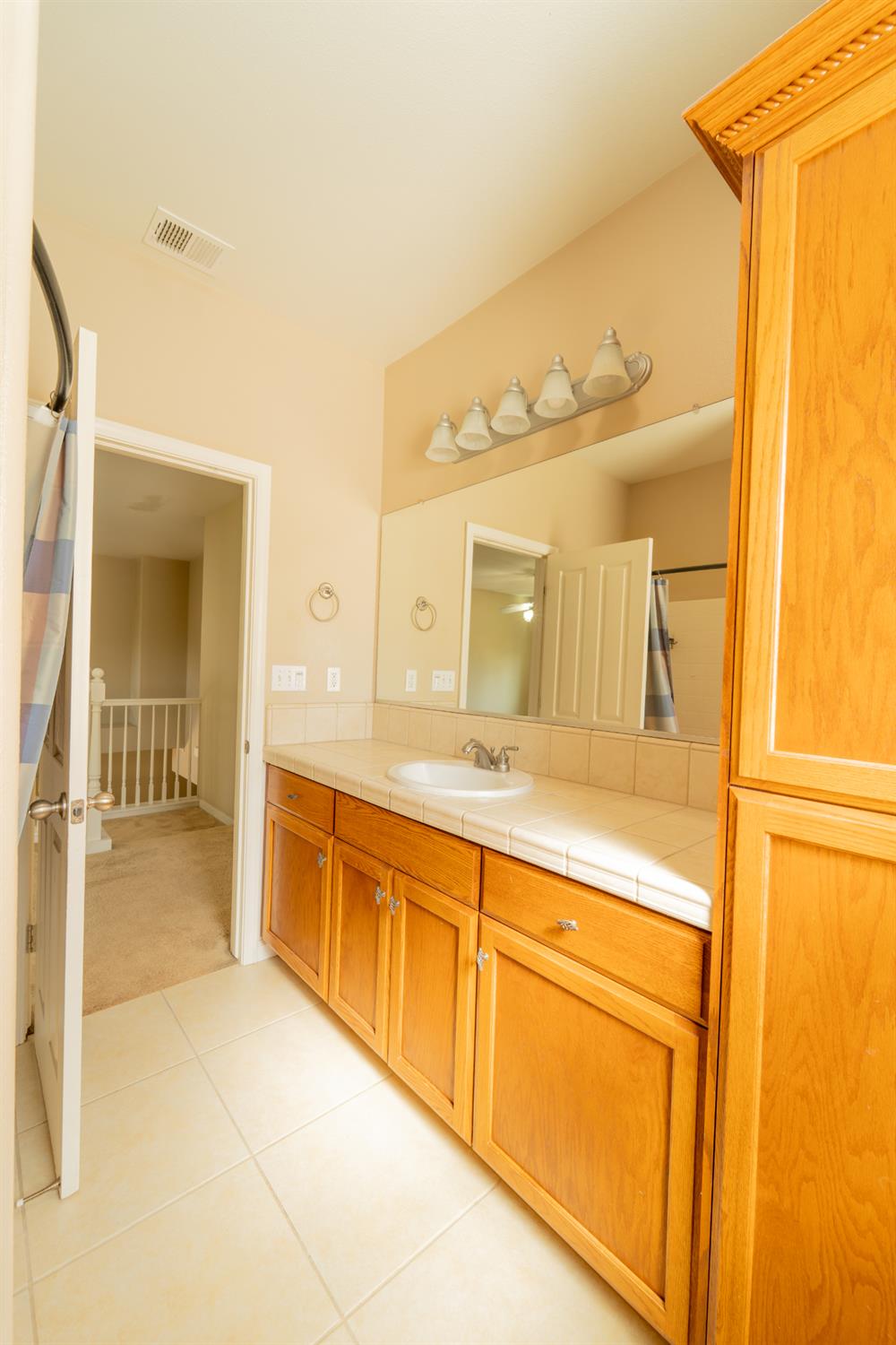 3374 Keats Ave, Clovis, CA 93619