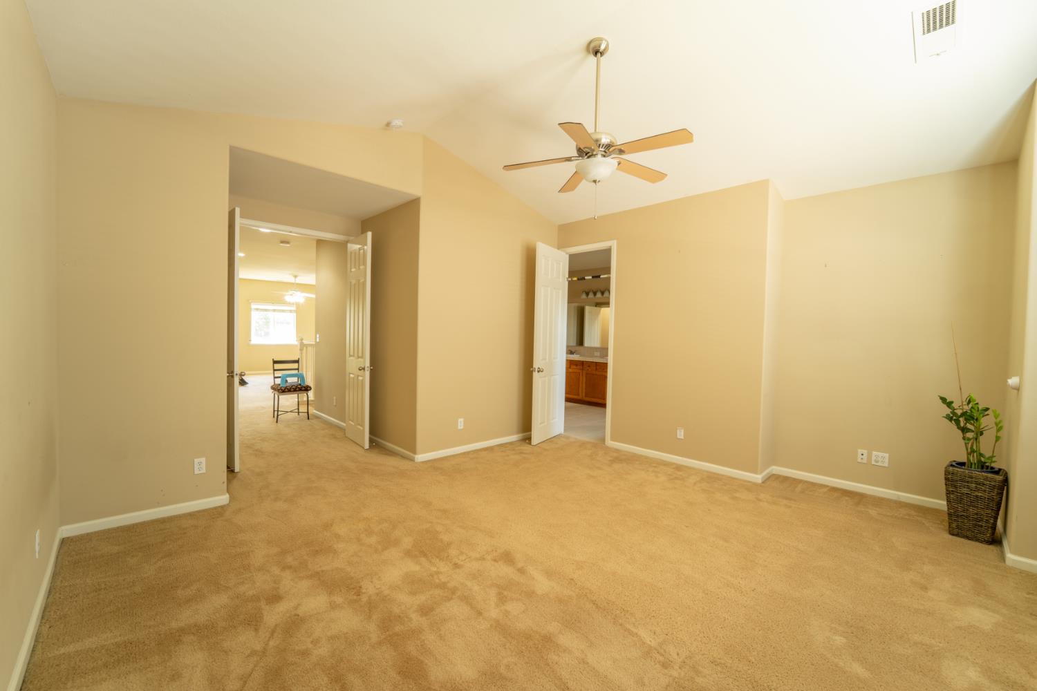 3374 Keats Ave, Clovis, CA 93619